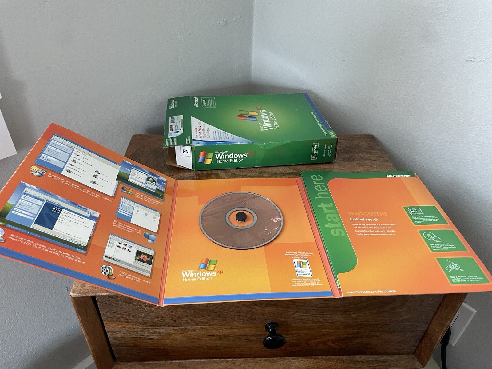 Microsoft Windows XP Home Edition Upgrade Retail Package W/ Product Key English