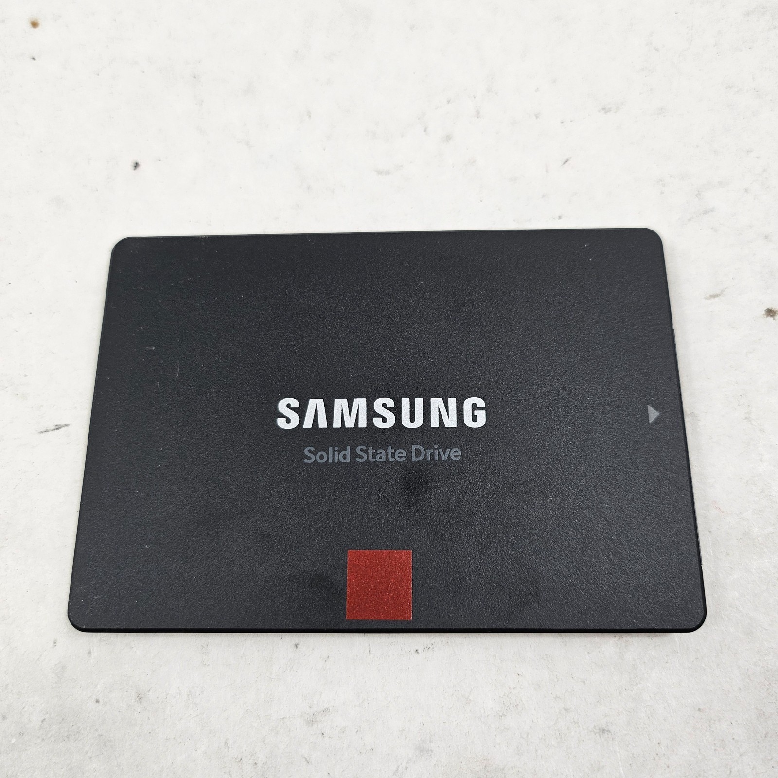 Samsung 860 Pro 1TB SSD (MZ-76P1T0) 3D V-NAND SATA III 6Gb/s 2.5″ 7mm