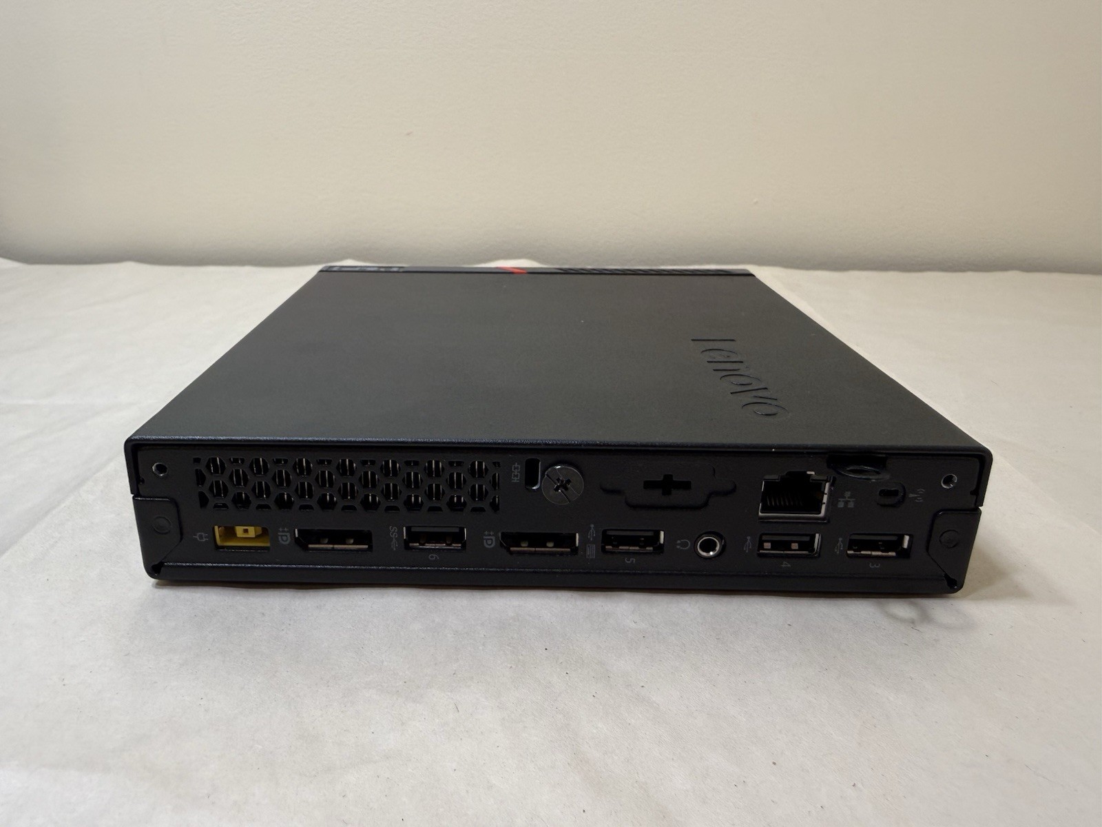 Lenovo ThinkCentre M715q TINY / AMD PRO A10-8770E / 8GB RAM / NO SSD/ W10P