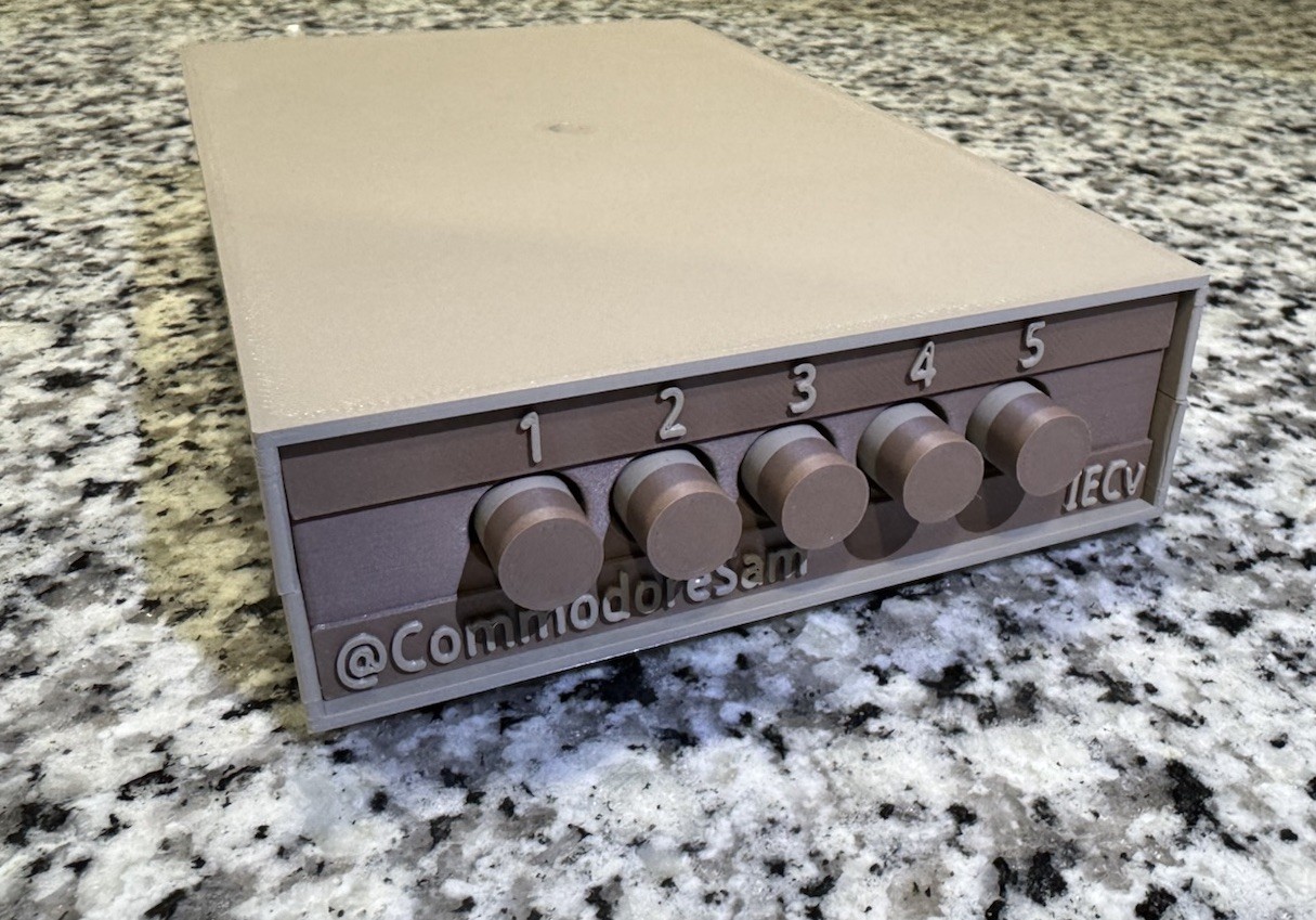 IEC Switch – Beige – Share drives For Commodore 64/128/Vic20/Mega65/X16/OtterX