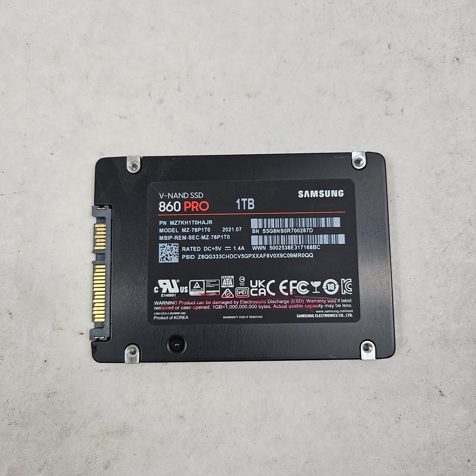 Samsung 860 Pro 1TB SSD (MZ-76P1T0) 3D V-NAND SATA III 6Gb/s 2.5″ 7mm