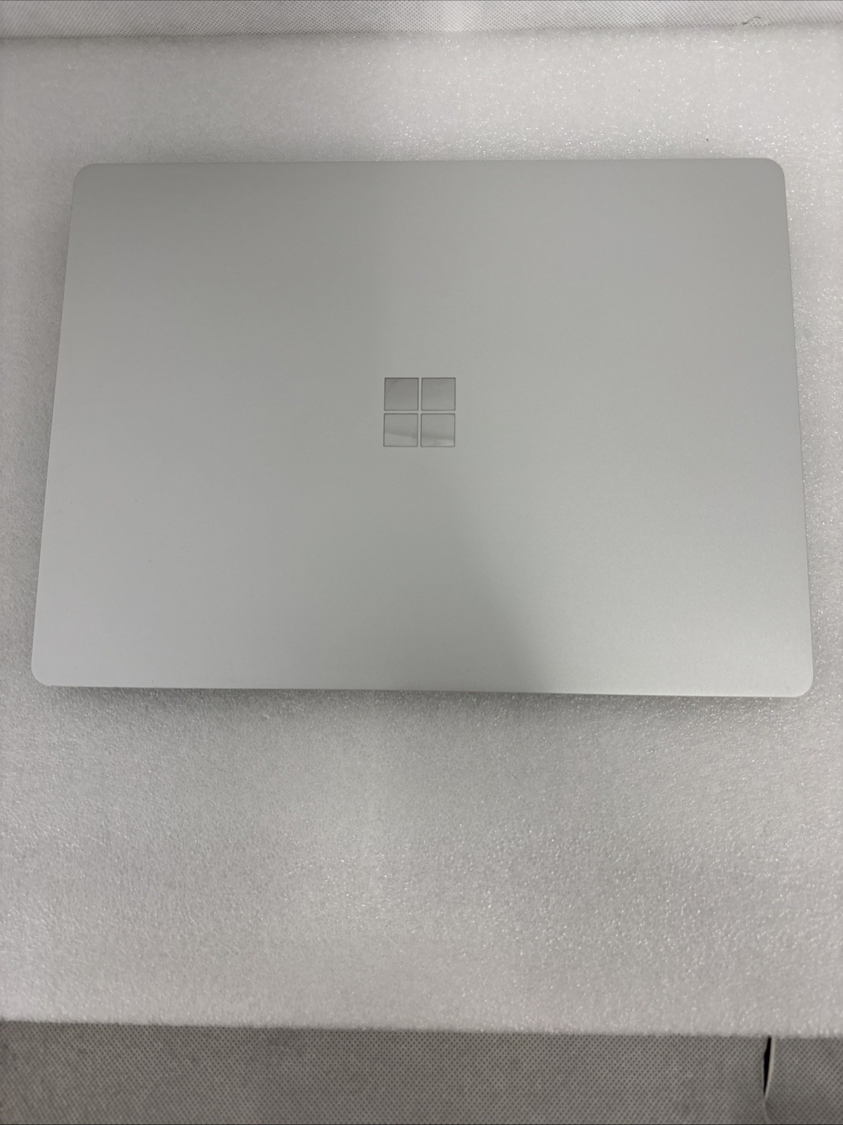 Microsoft Surface Laptop Go 12.4″ (256GB, Intel i5 10th Gen., 8GB) – Platinum