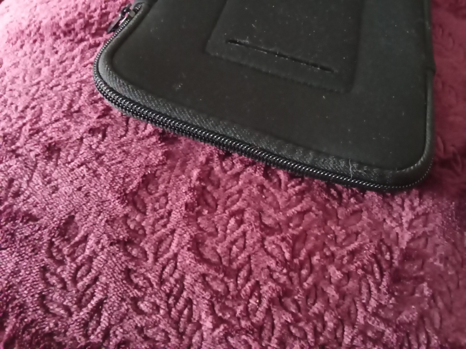 Small Tablet Zippered Case Unbranded Foam Fabric Outside Pocket Black