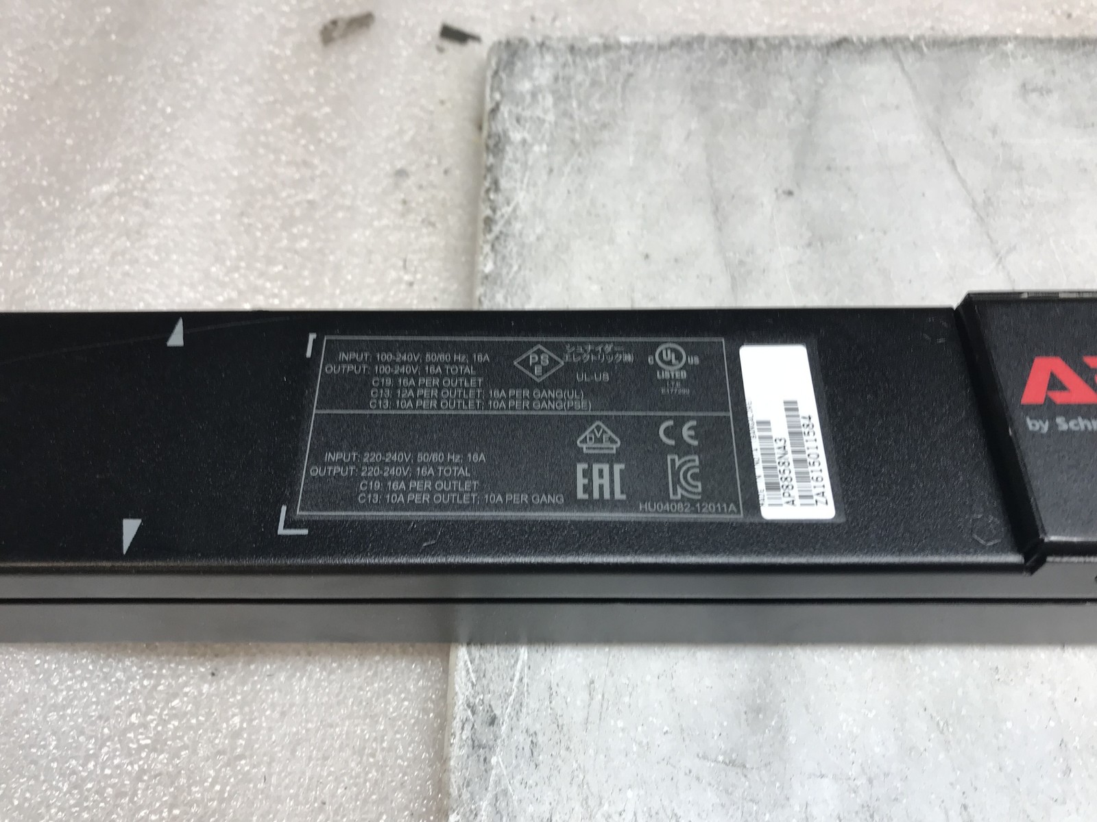APC NetShelter Metered Rack PDU Power Distribution Unit AP8858NA3