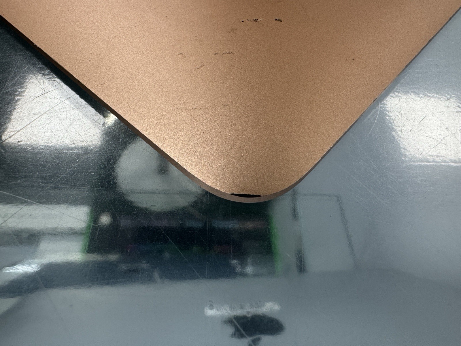 Apple A2337 LCD Screen Display MacBook Air 2020 Replacement – Gold Used Oem