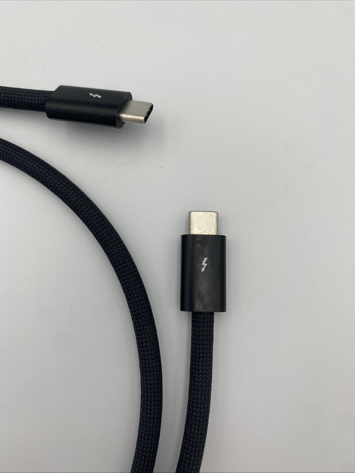 Apple Genuine Thunderbolt 4 Pro Cable – 1m, Black, MU883AM/A, A2804
