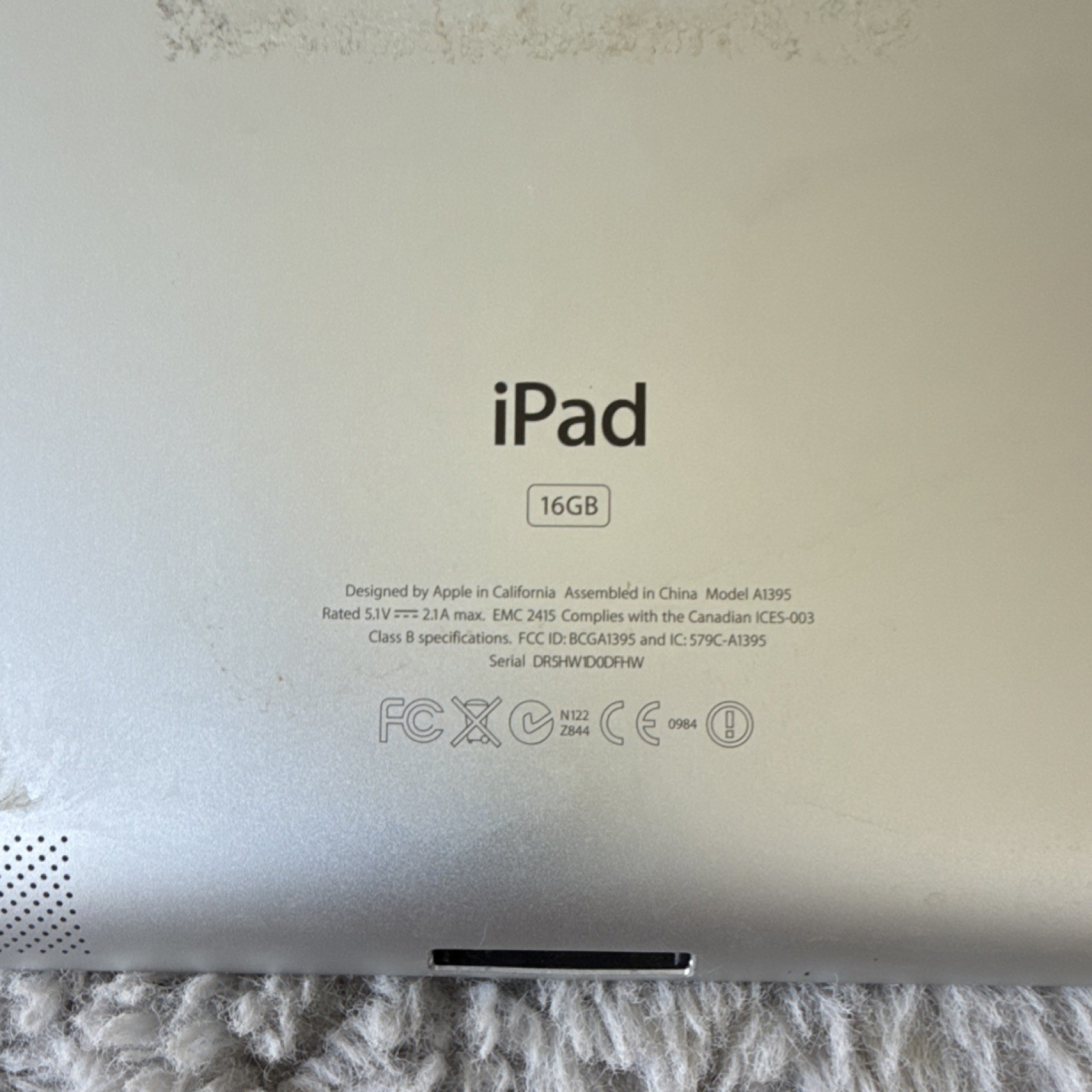 Apple iPad Tablet A1395 Silver 16GB Storage Capacity Wi-Fi Model