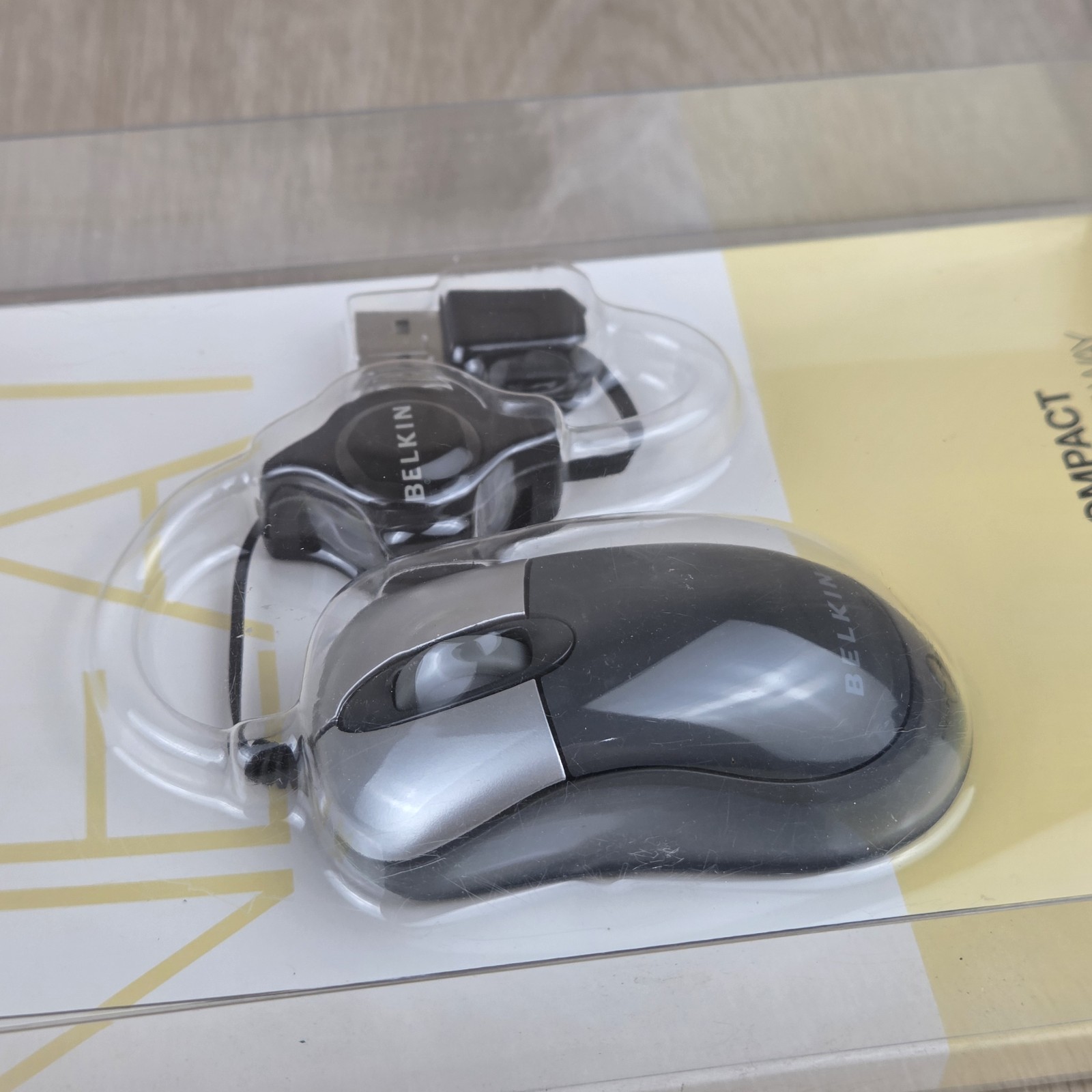 Belkin Mini Wired Travel Mouse Optical Scroll Retractable USB Cable Compact