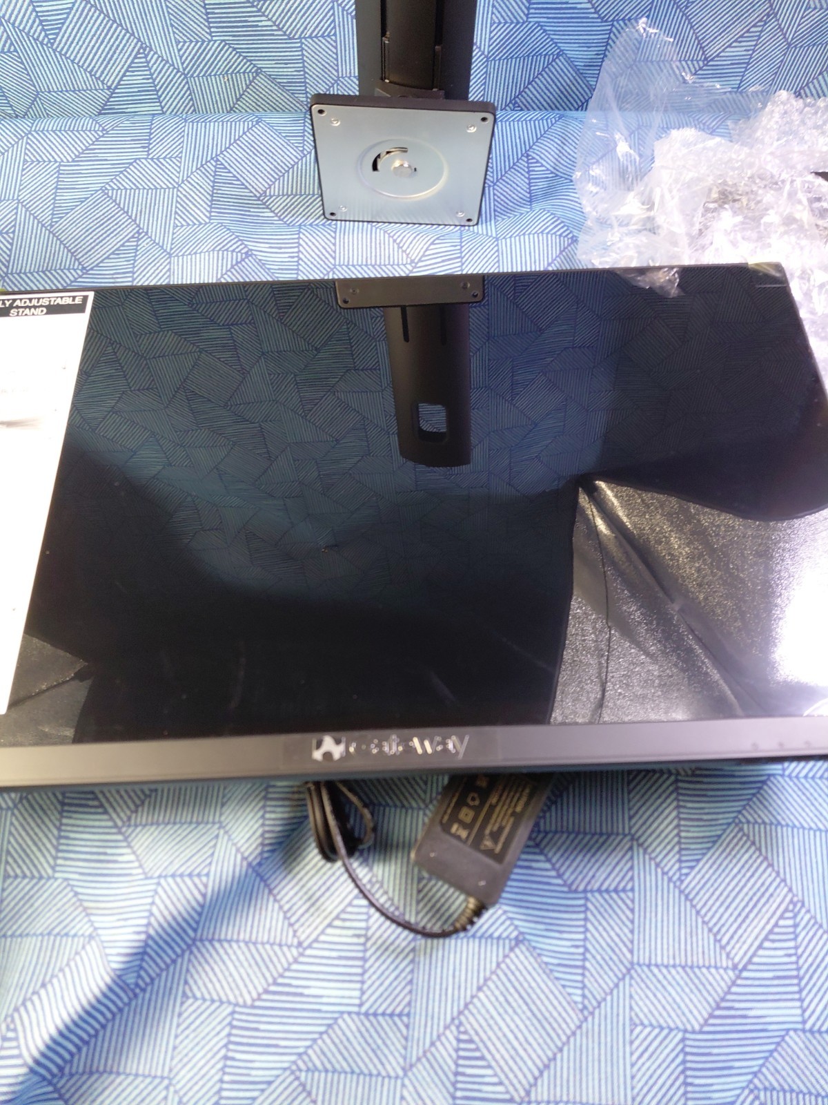 Gateway 23.8″ (128GB SSD, Intel Pentium Silver J5040, 3.20 GHz, 4GB) All-in-One