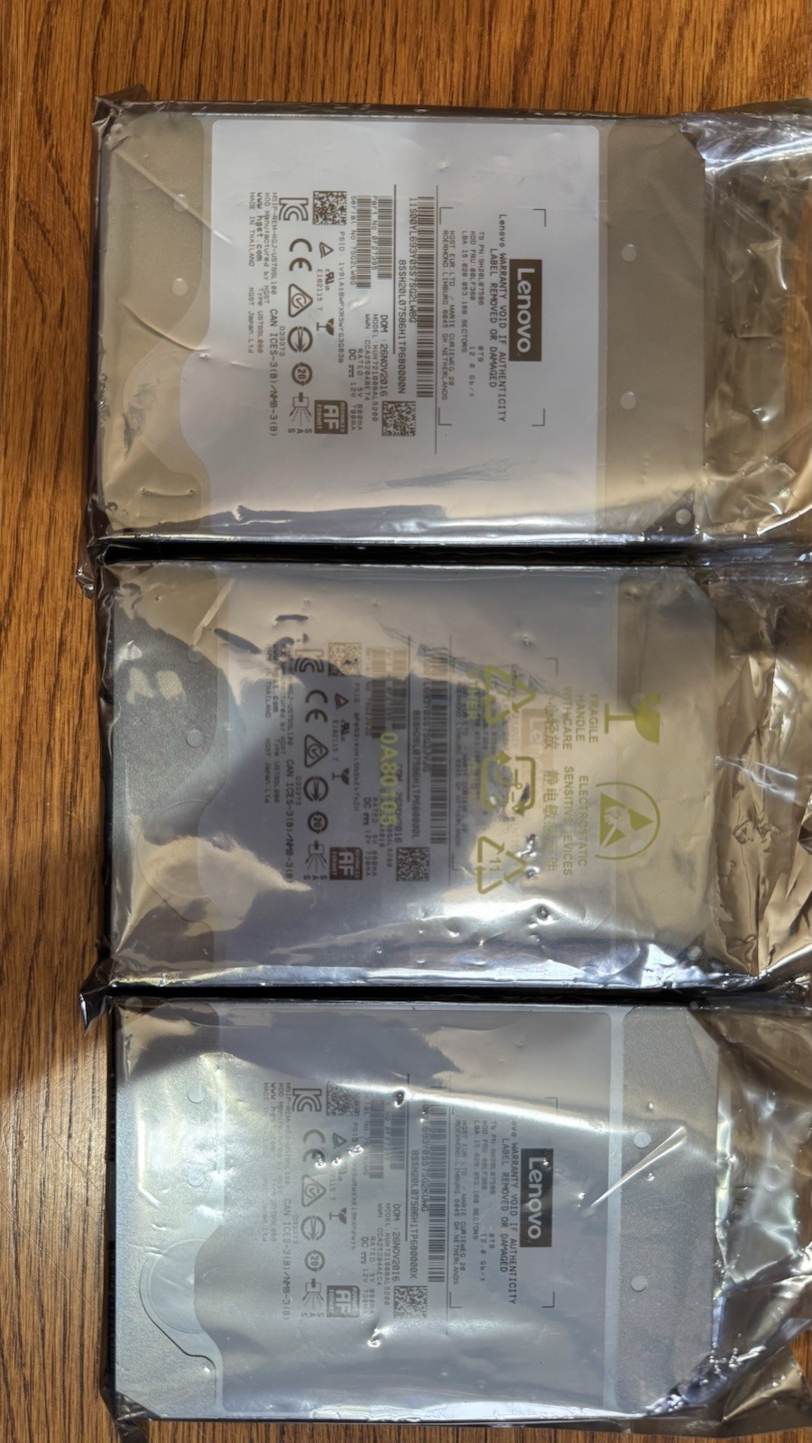 [ Never used ] [lot of 3]Lenovo/HGST 8TB 3.5″ SAS 12Gb/s 7200RPM 128MB HDD