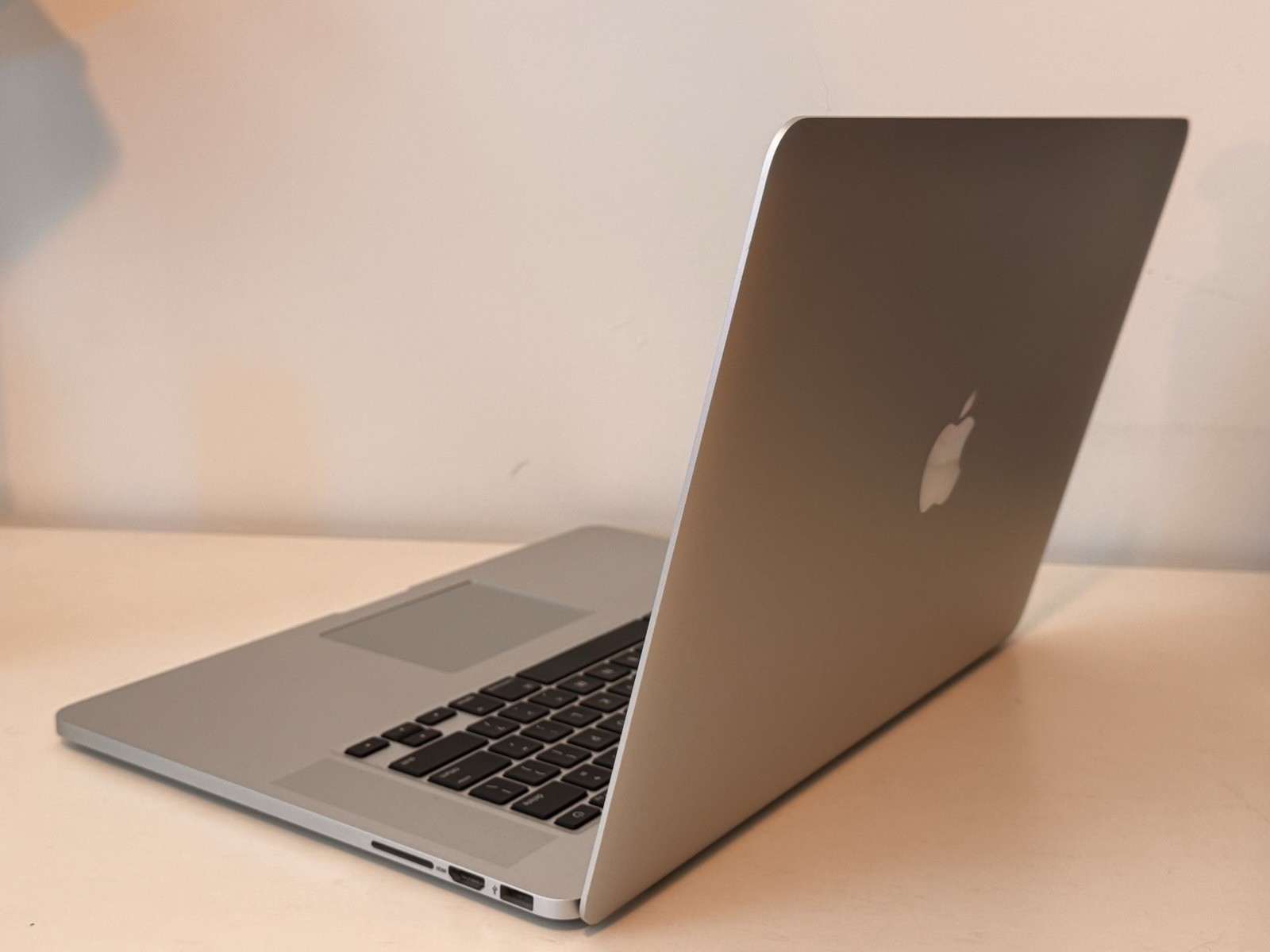 APPLE MACBOOK PRO 15 | 16GB | 256GB SSD | i7 3.4GHZ | RETINA |MONTEREY |WARRANTY