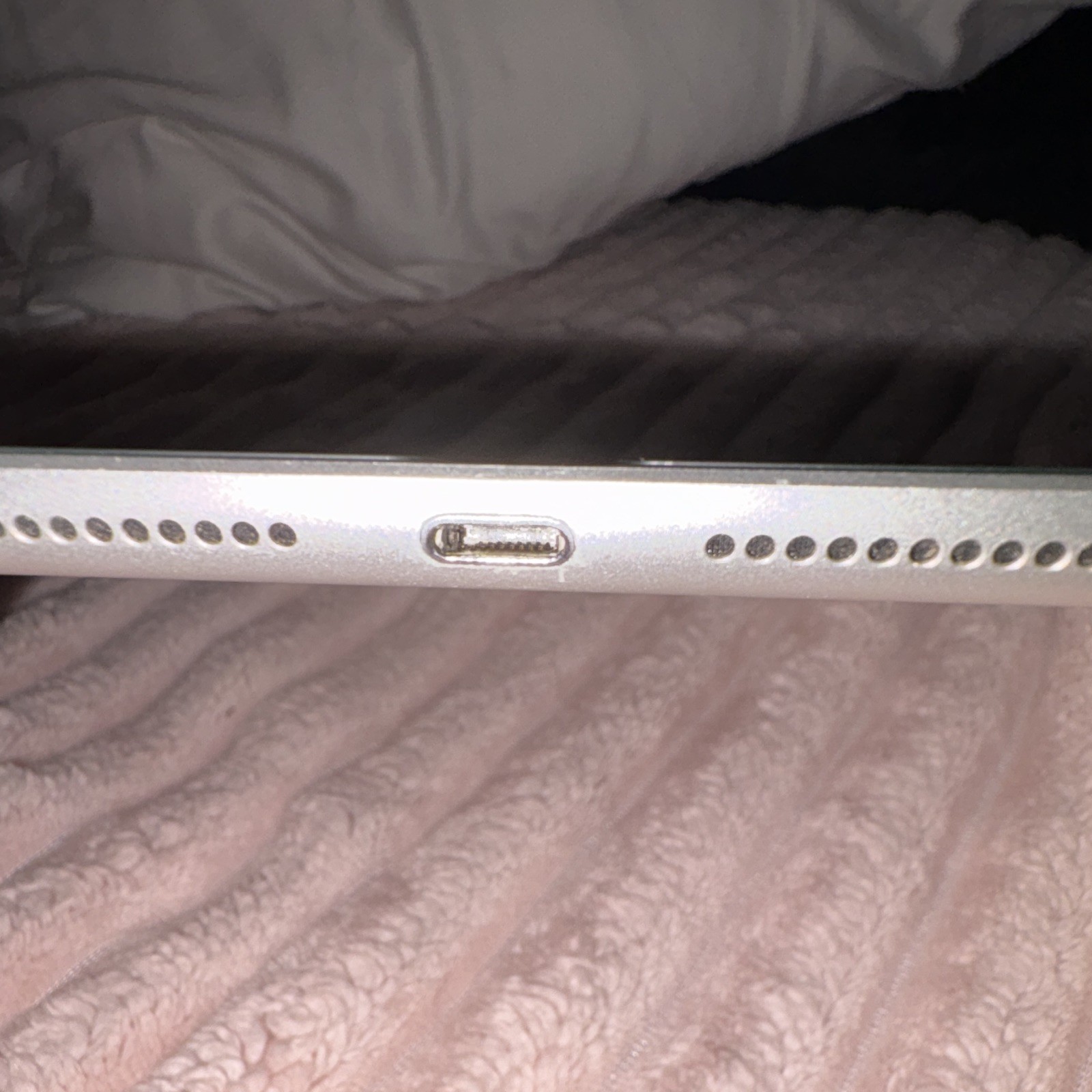 Apple iPad 7th Generation 10.2in 32GB Wi‑Fi Silver g