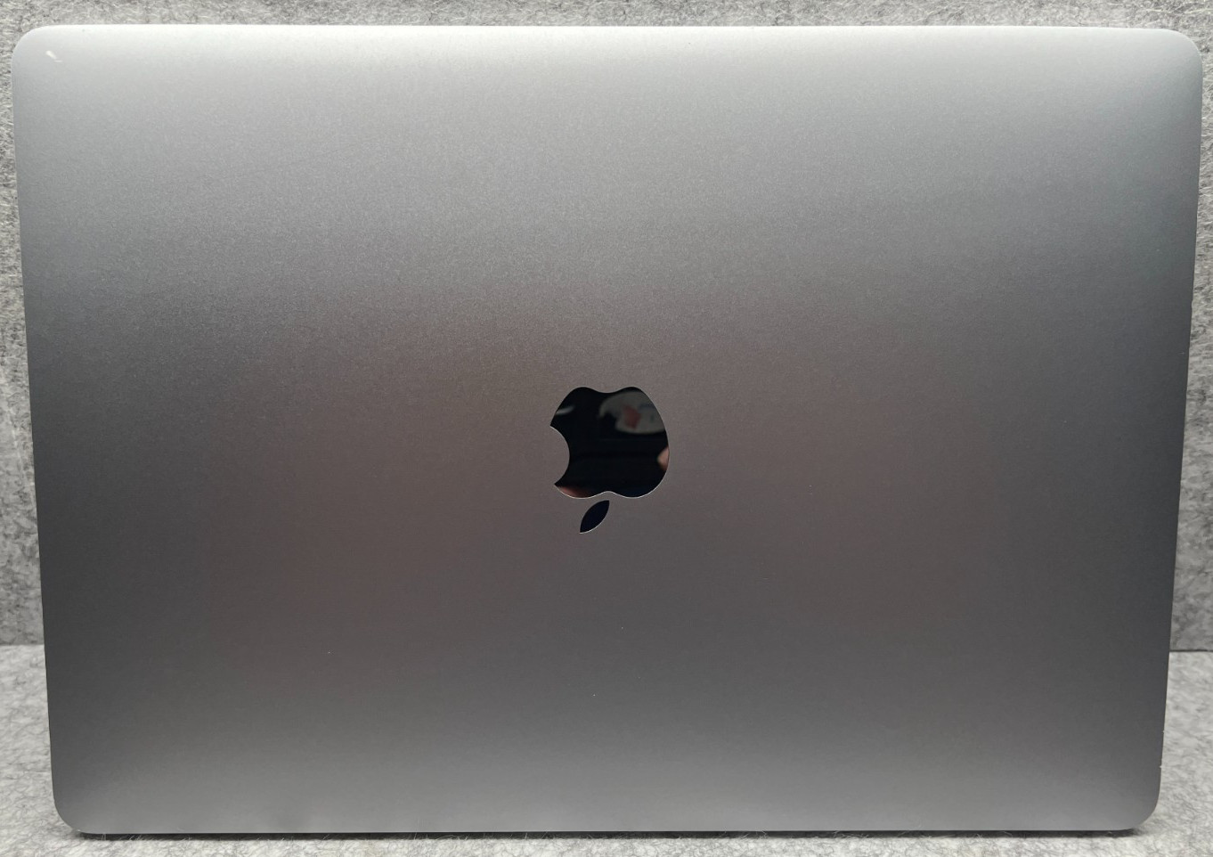 2020 MacBook Pro 13″ i5-1038NG7 @ 2.00GHz 16GB Ram 512GB SSD Tahoe Touch Bar
