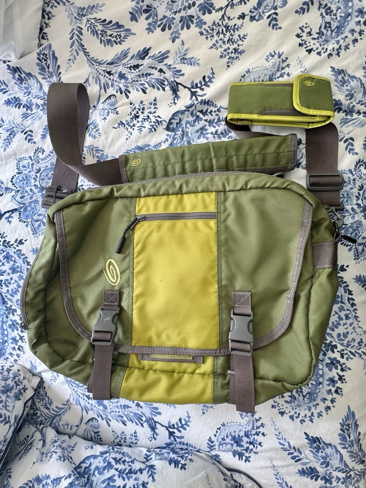 Timbuk2 Green Ram Laptop Backpack Combo Bag With Matching Phone Case On Strap
