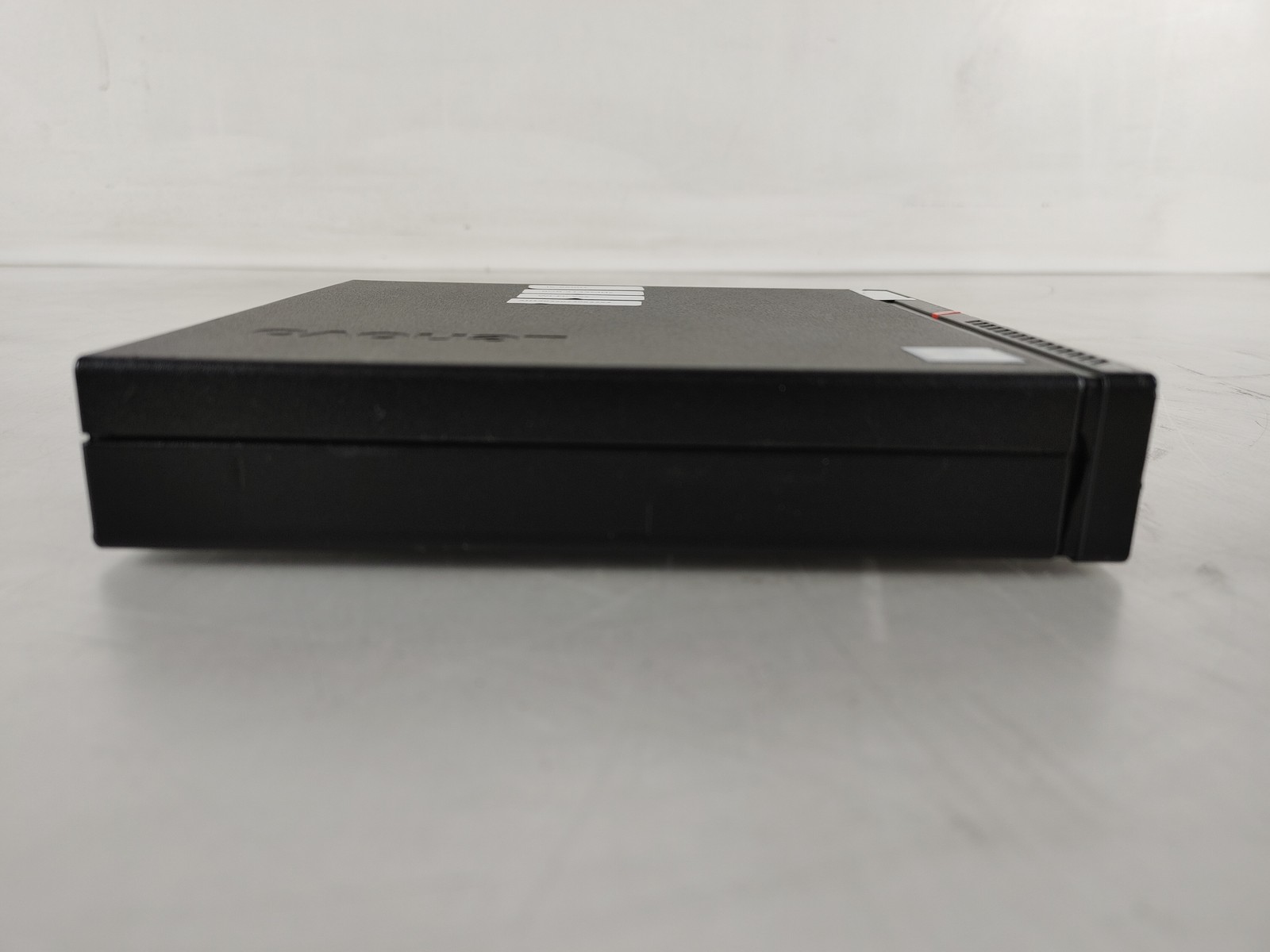 Lenovo ThinkCentre M900 Tiny Core i5-6500T 2.50 GHz 8 GB DDR4 Desktop Mini No