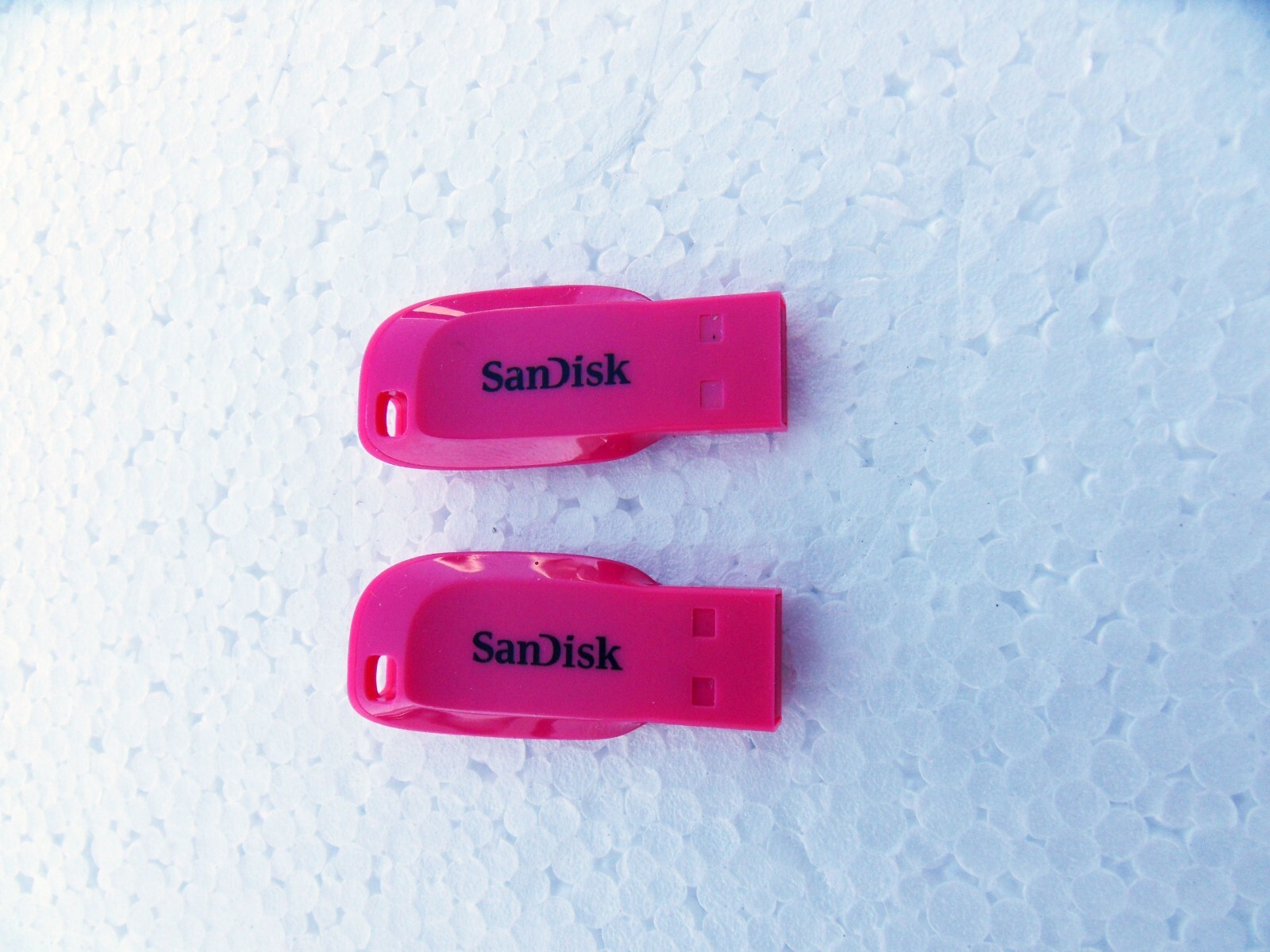 2 New SanDisk Cruzer Blade USB 2.0 Flash Drives 16GB Each Free US Shipping