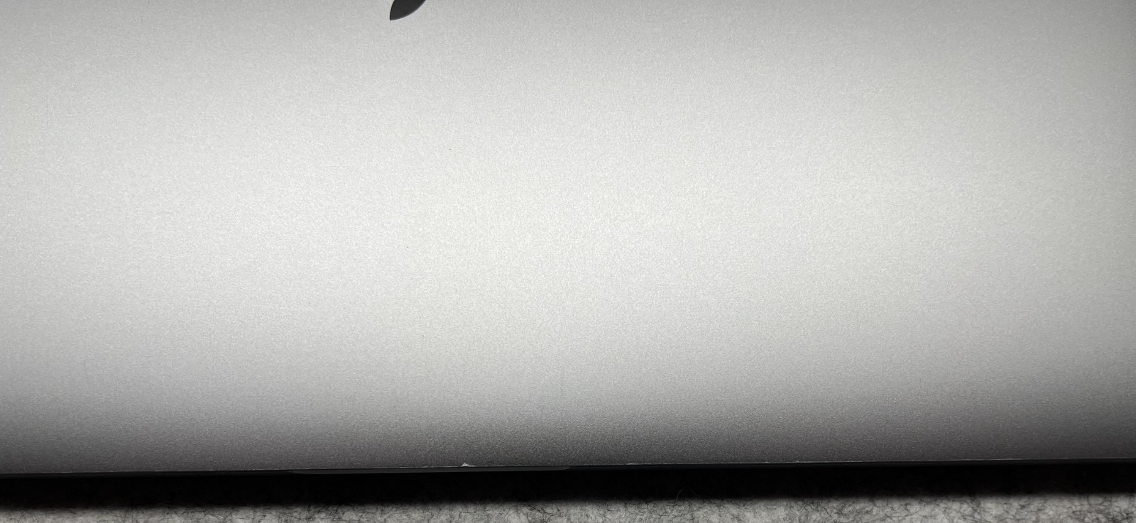2020 MacBook Pro 13″ i5-1038NG7 @ 2.00GHz 16GB Ram 512GB SSD Tahoe Touch Bar
