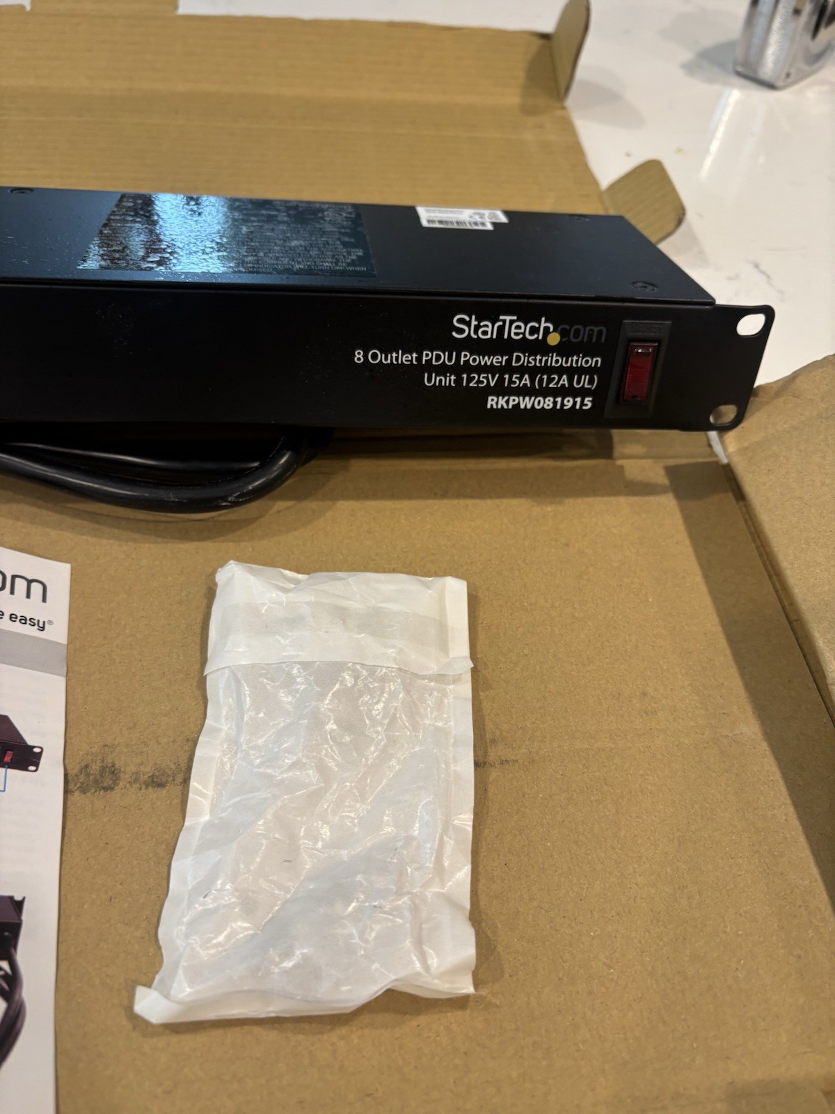 StarTech.com RKPW081915 Rackmount PDU with 8 Outlets with Surge Protection – 19