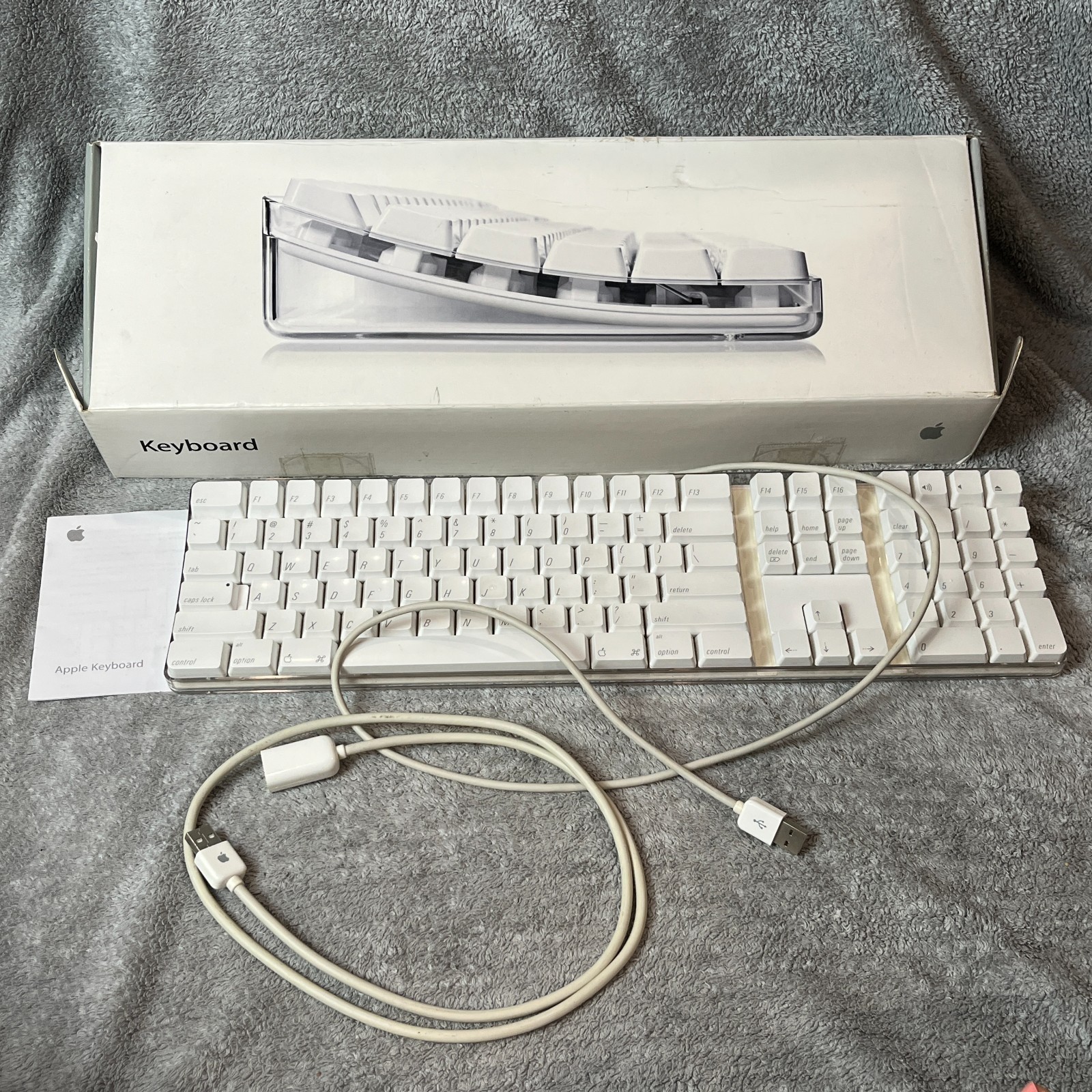 Vintage Genuine Apple A1048 English wired full size USB keyboard 2005 w/ Box