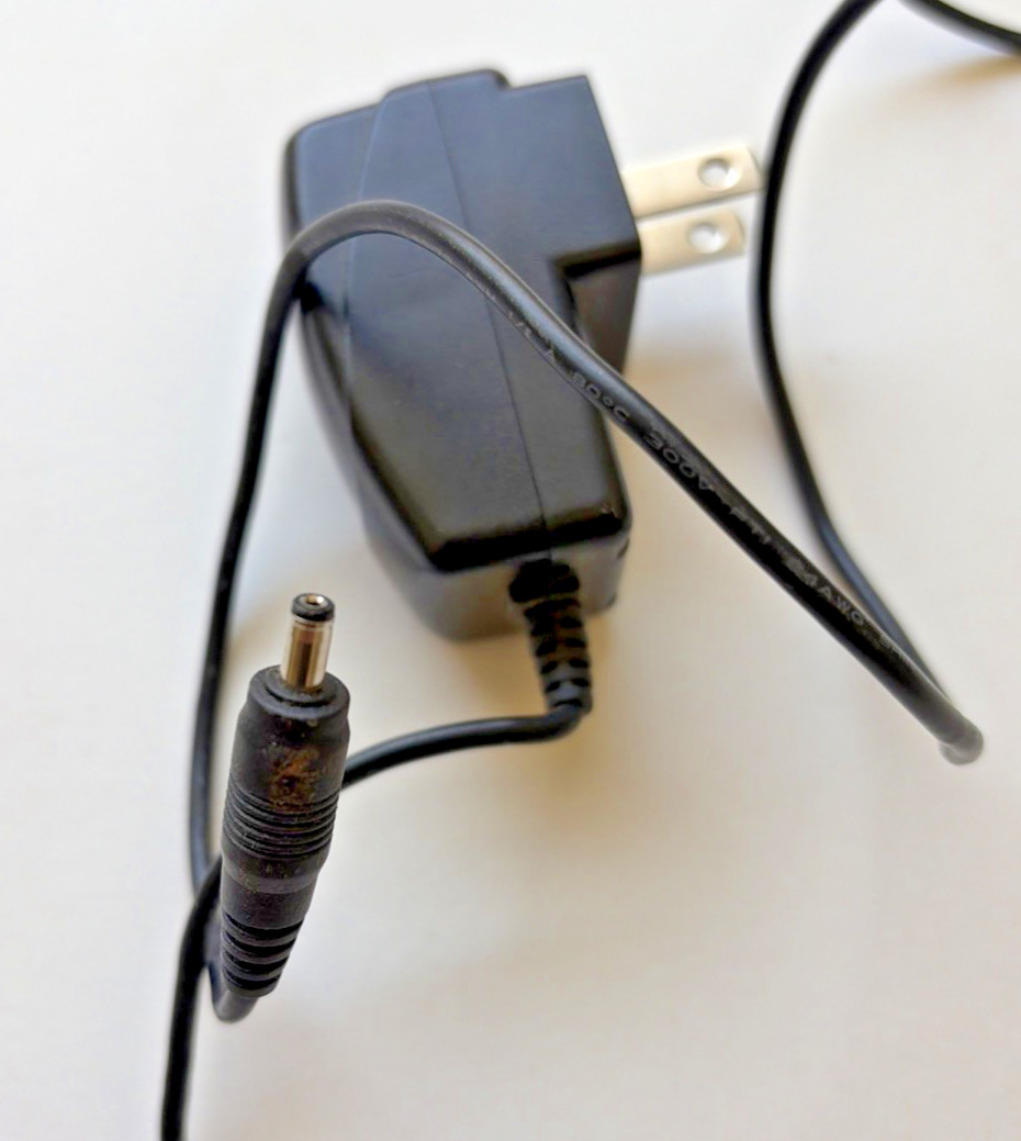 Logitech AC-DC Adapter 100-120 VAC 50/60Hz 8 Volt DC 500mA