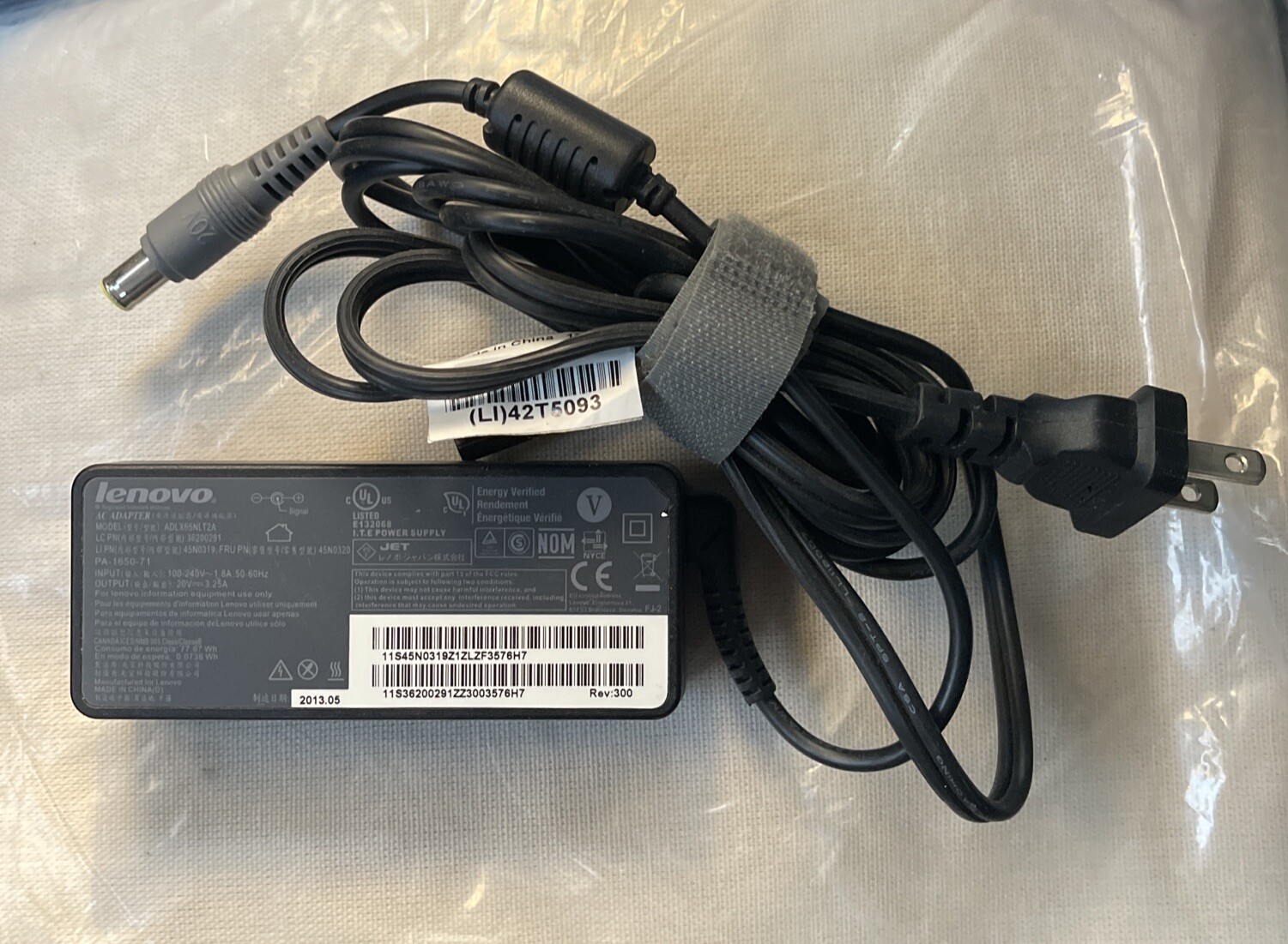 Lenovo 0A36258 65W Laptop/Desktop AC Adapter 20v – 3.25A—————-26