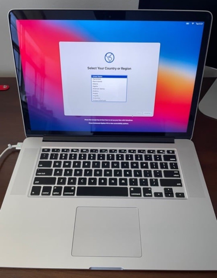 Apple MacBook Pro 15″ 2015 Silver i7 2.2GHz 16GB RAM 256GB SSD