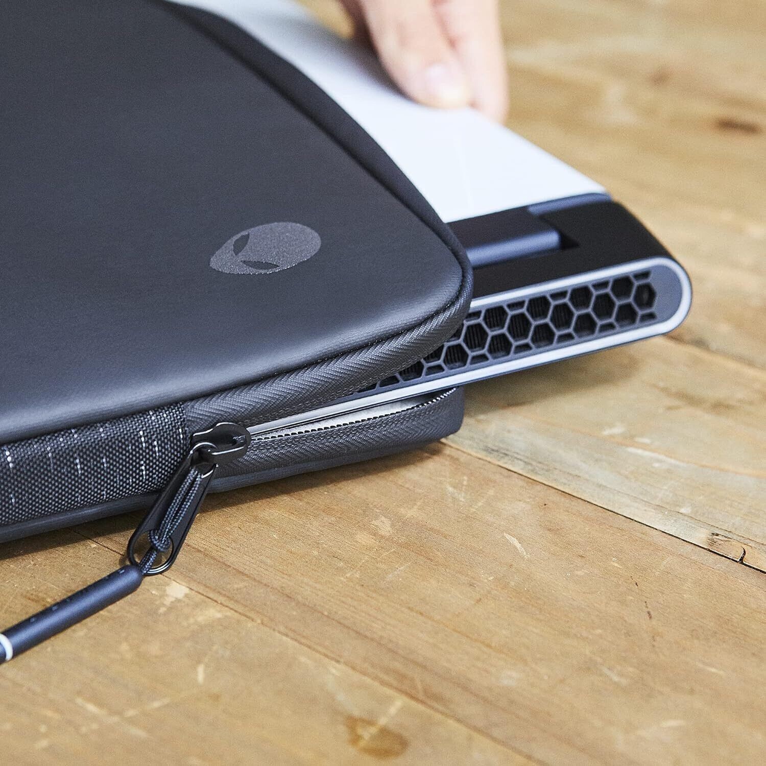 Alienware 15″ AW1523V Horizon Sleeve Black Anti-scratch lining Gaming Office Bag