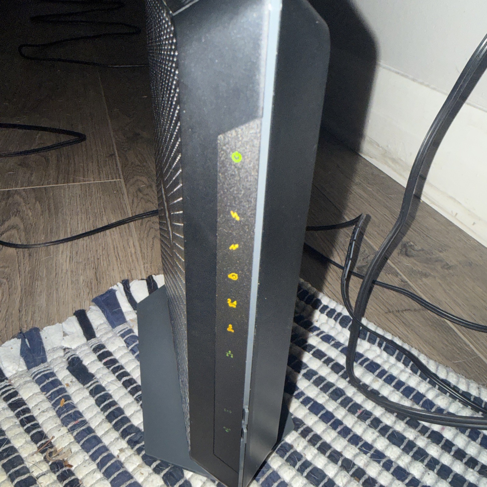 NETGEAR Nighthawk AC1900 4 Wireless-Wi-Fi 802.11ac Router – C7000-100NAS