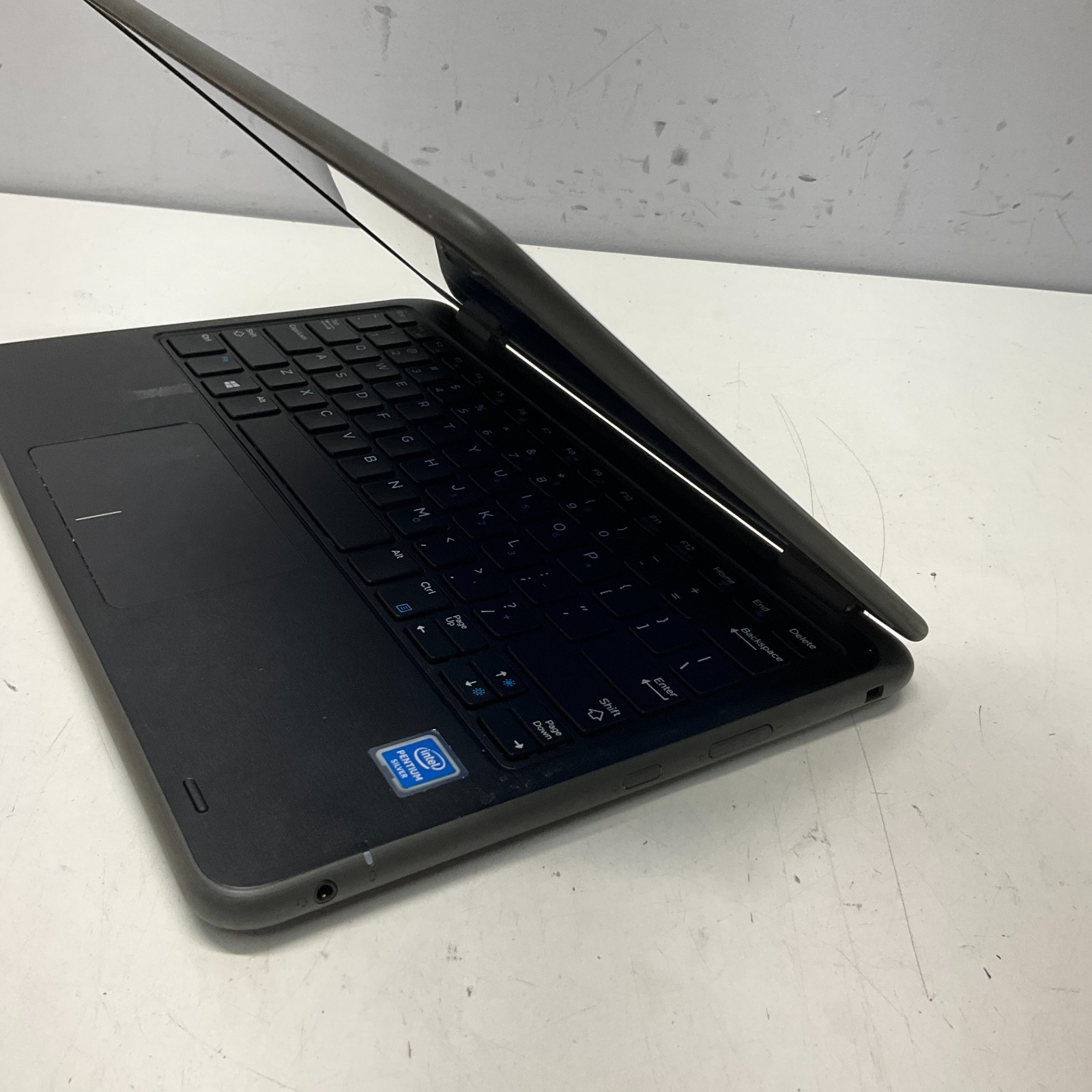 Dell Latitude 3190 2-in-1 Laptop 11.6″ Pentium Silver N5030 8GB RAM 128GB SSD