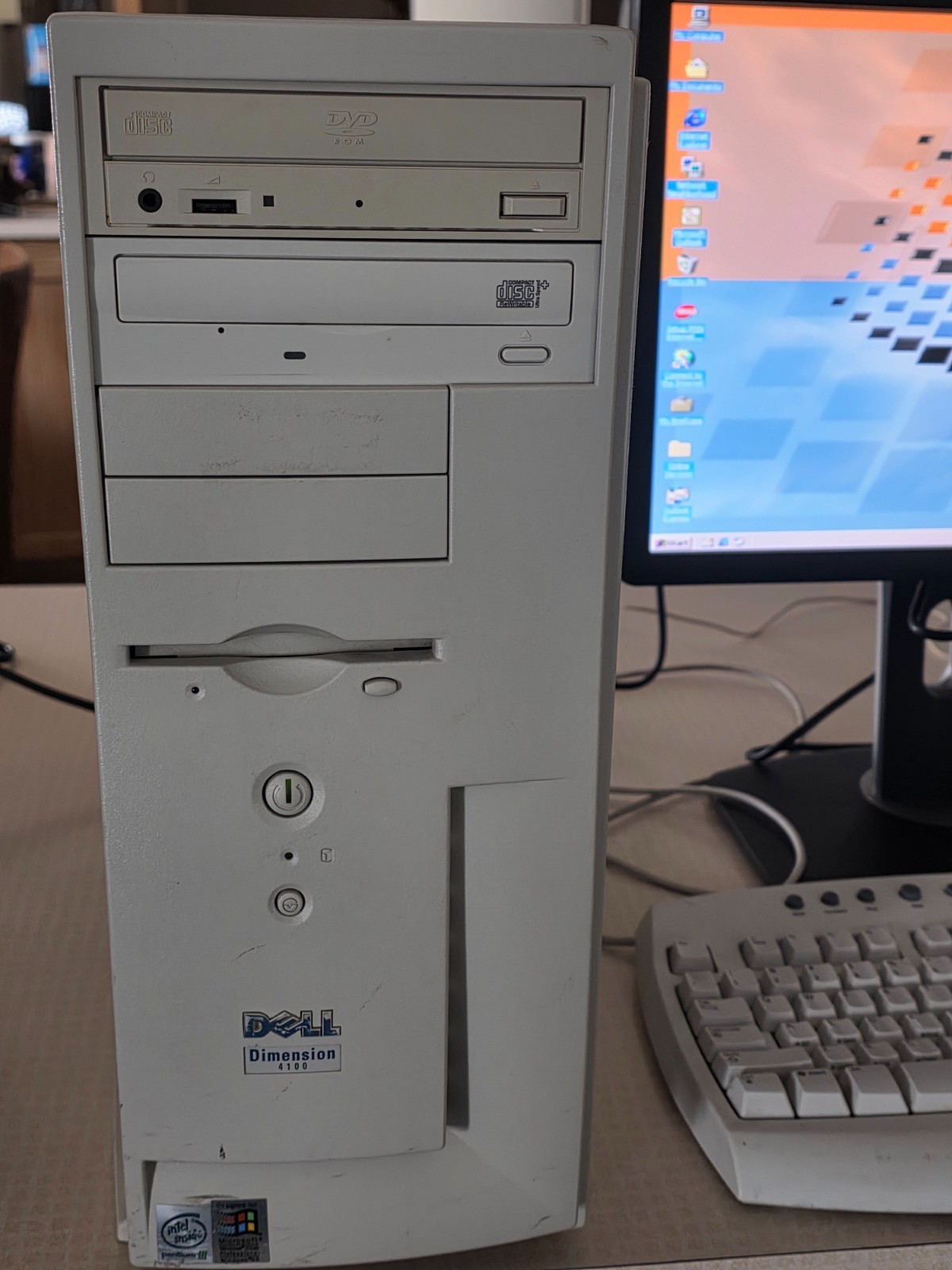 Dell Dimension 4100 Tower PC Intel Pentium III 1ghz VGA USB 1.0 windows 98se