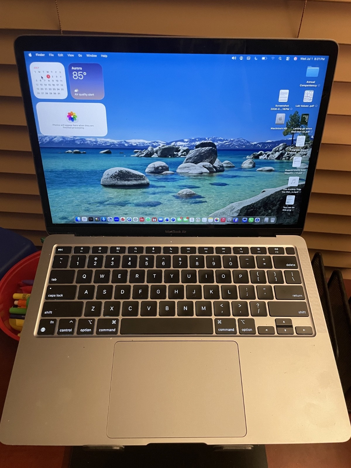 2020 Apple MacBook Air 13.3 inch 8gb RAM 128GB Storage Model MGNF3LL/A