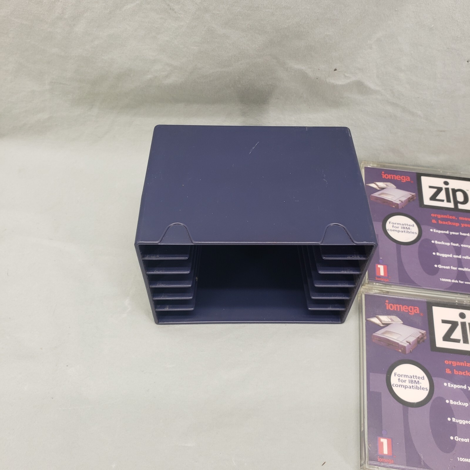 iOmega Zip Disk 100MB Storage Capacity Mixed Lot of 7 Disks with Case