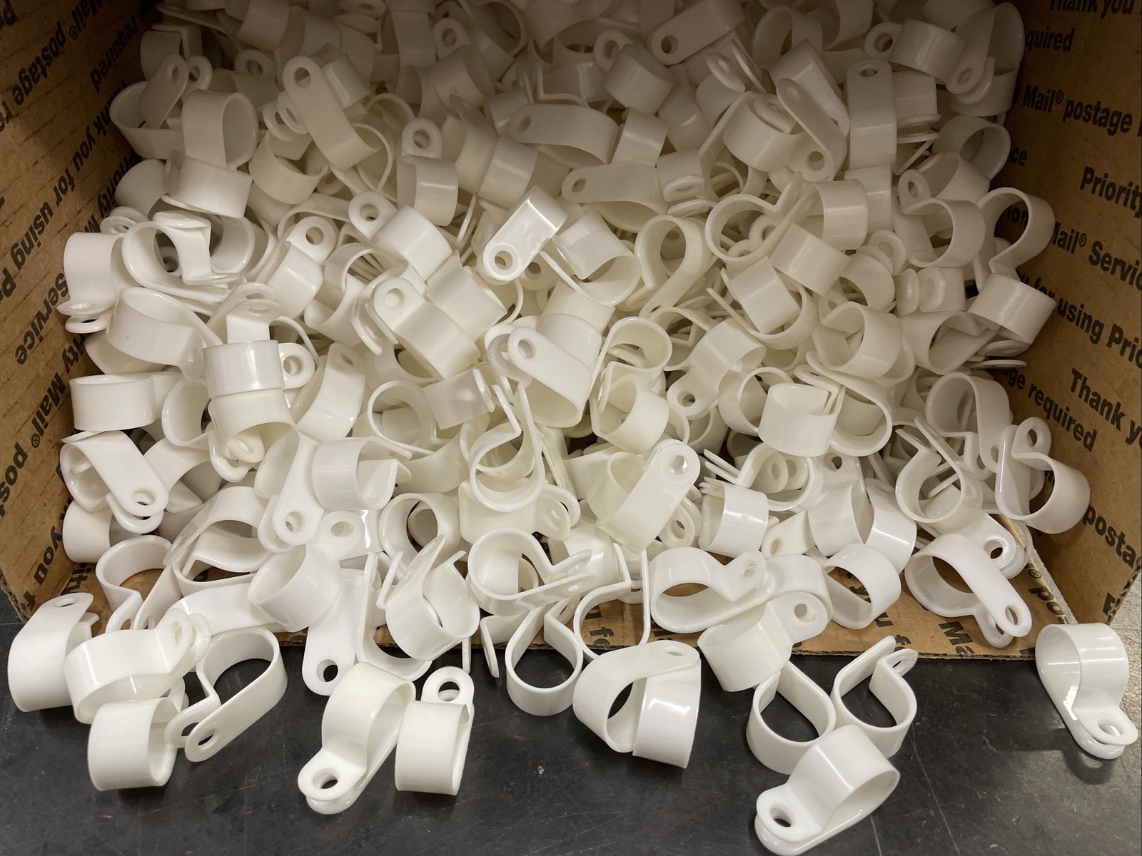 3 LBS 5/8″ Dia 15.9mm Plastic Loop P clip Clamps CABLE WIRE ELECTRICAL .625 USA