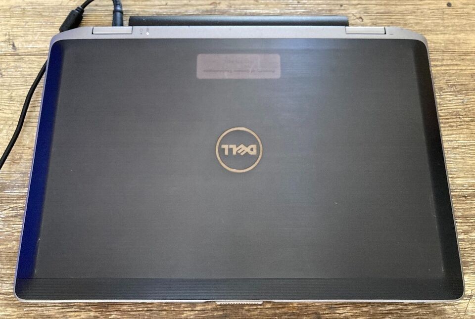 Clean 14″ Dell Laptop E6420/30 Vintage Windows XP Pro 32 Bit 2.5ghz 4gb 250gb