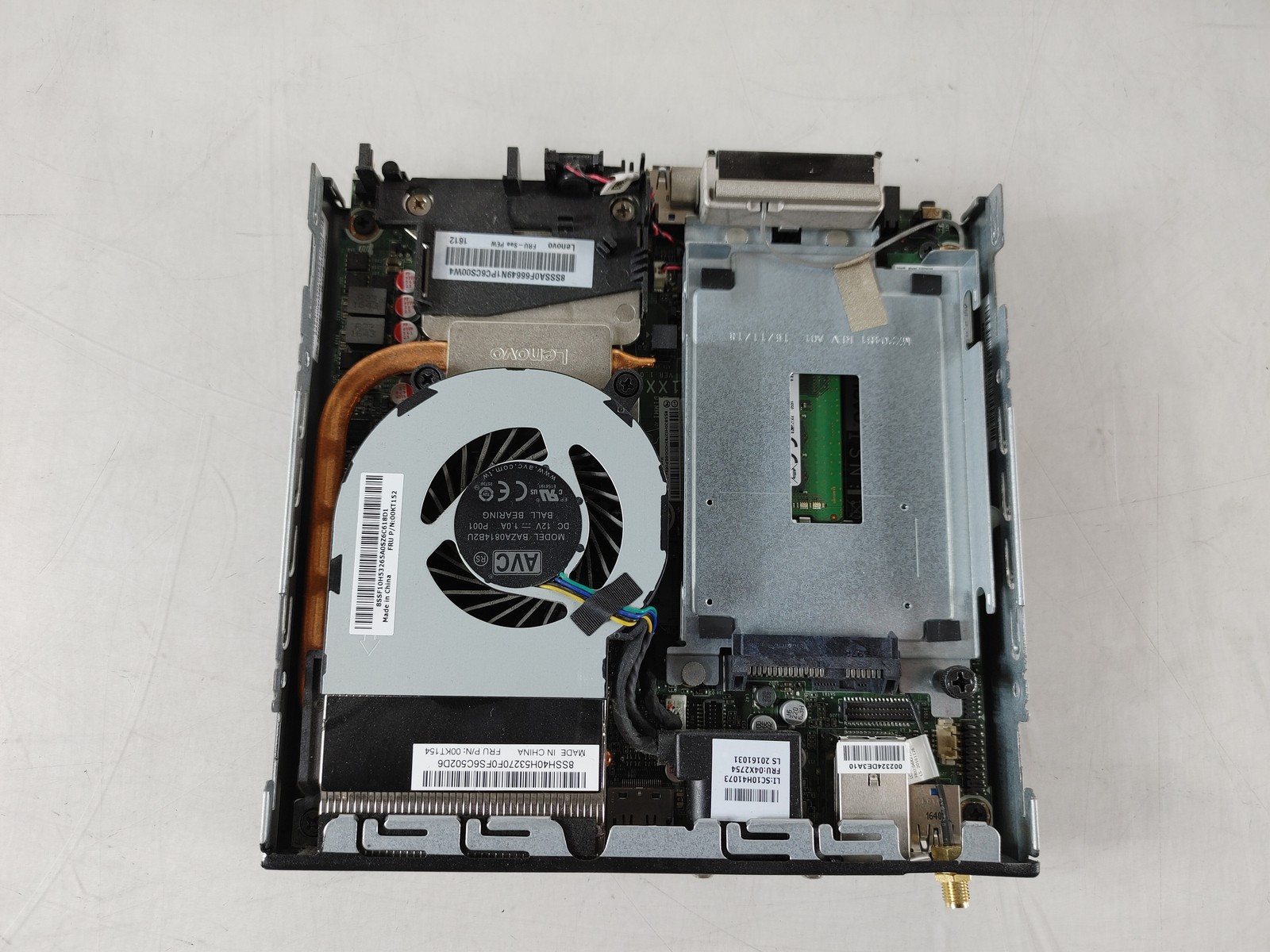 Lenovo ThinkCentre M900 Tiny Core i5-6500T 2.50 GHz 8 GB DDR4 Desktop Mini No
