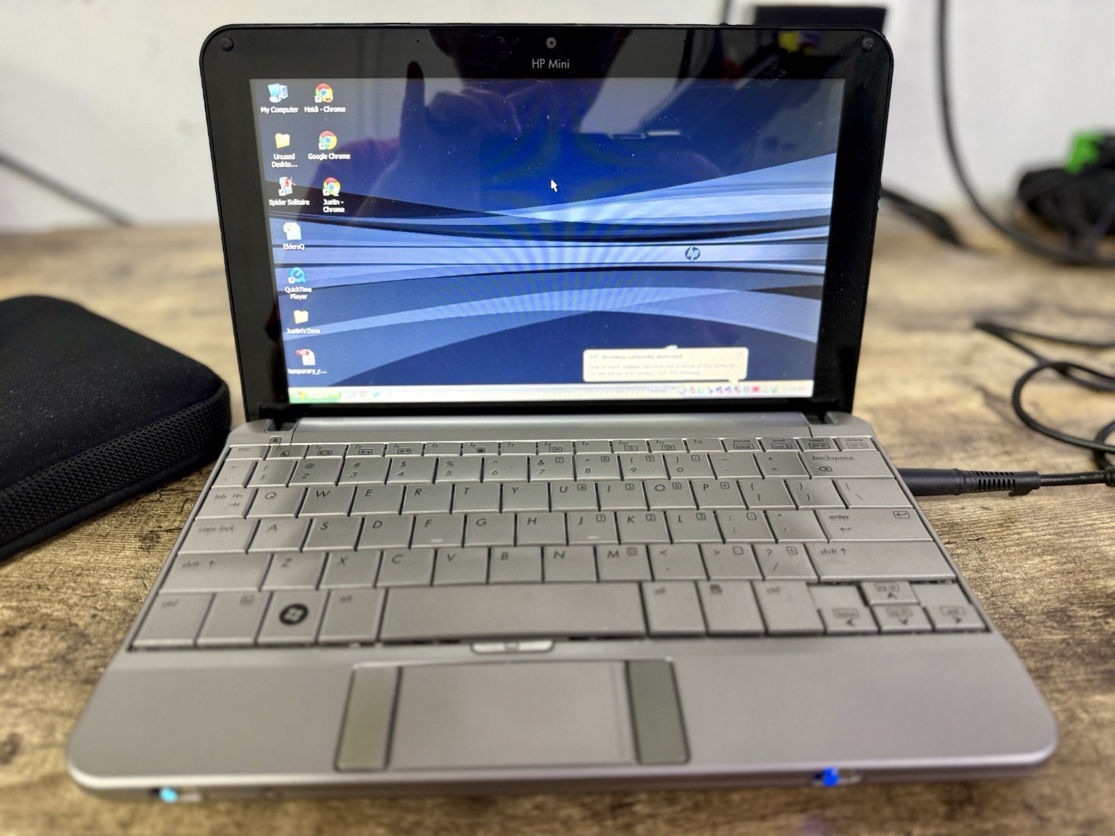 HP Mini 2140 Netbook Intel Mobile CPU 2GB RAM 160 GB HDD Wi-Fi Windows XP