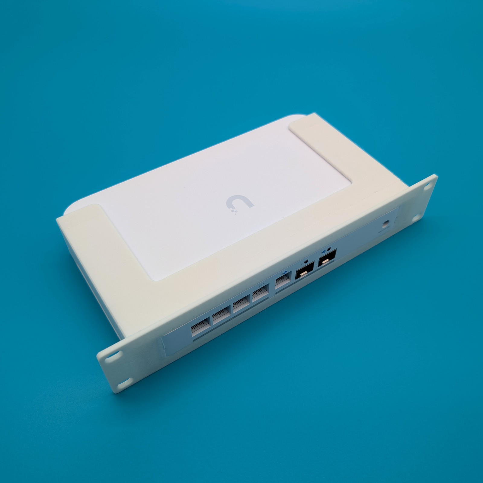 10″ Rack Mount for UniFi Cloud Gateway Fiber – Black or White PETG