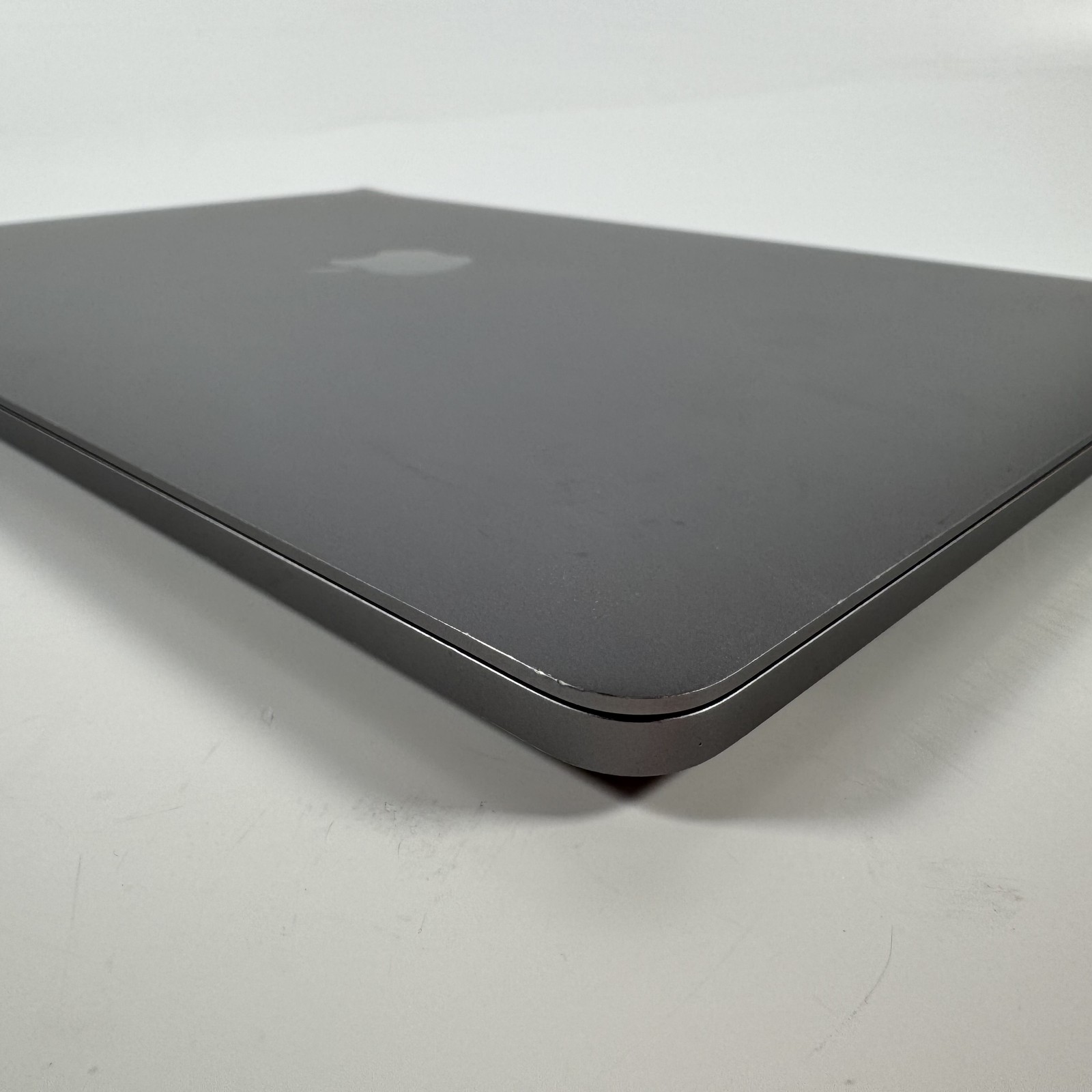 Apple 2018 13″ MacBook Pro 2.3GHz i5 512GB 8GB MR9R2LL/A | D Grade