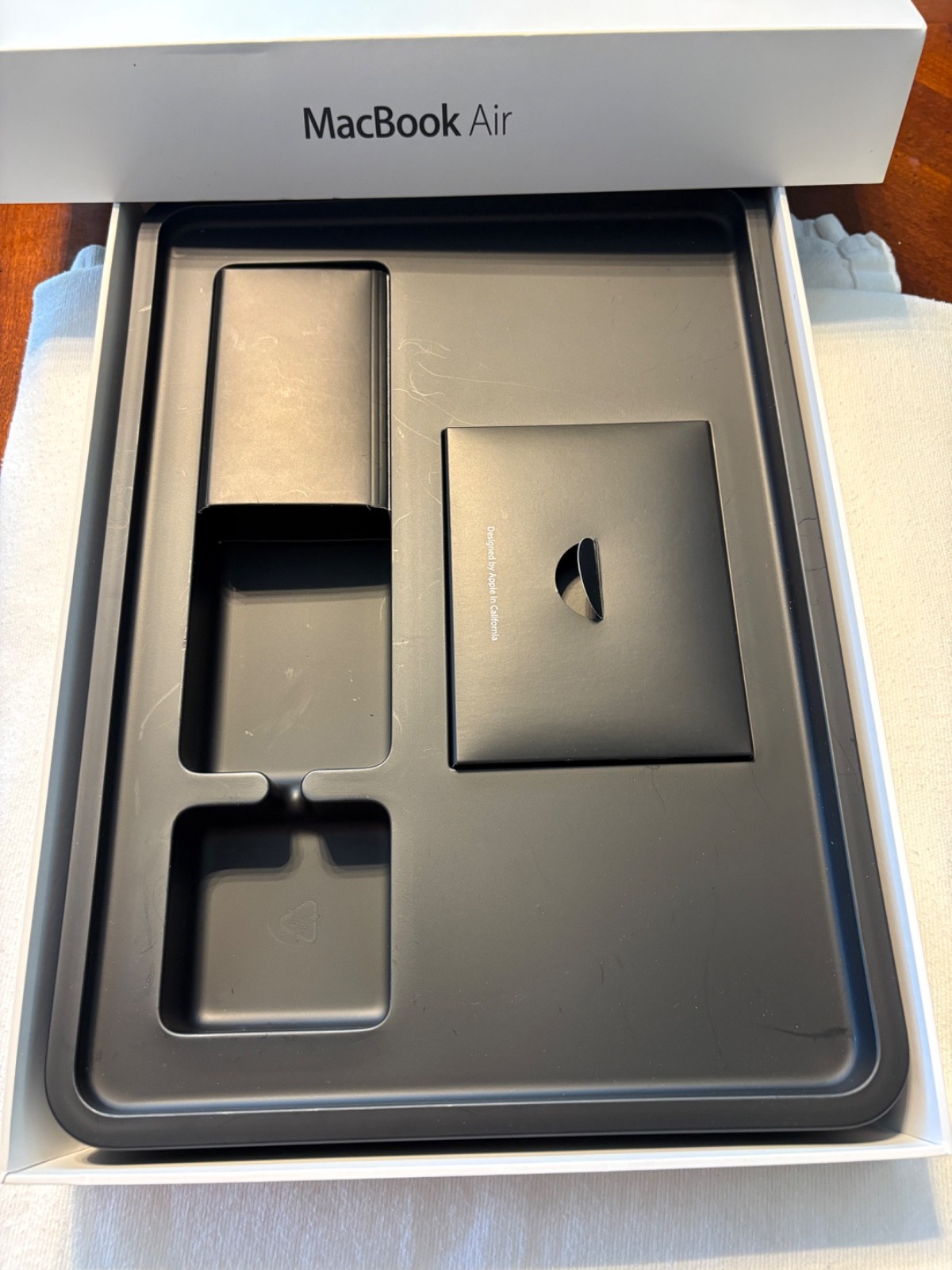 Apple MacBook Air 13.3 Silver Model A1466 Excellent Condition NEEDS Power Cord