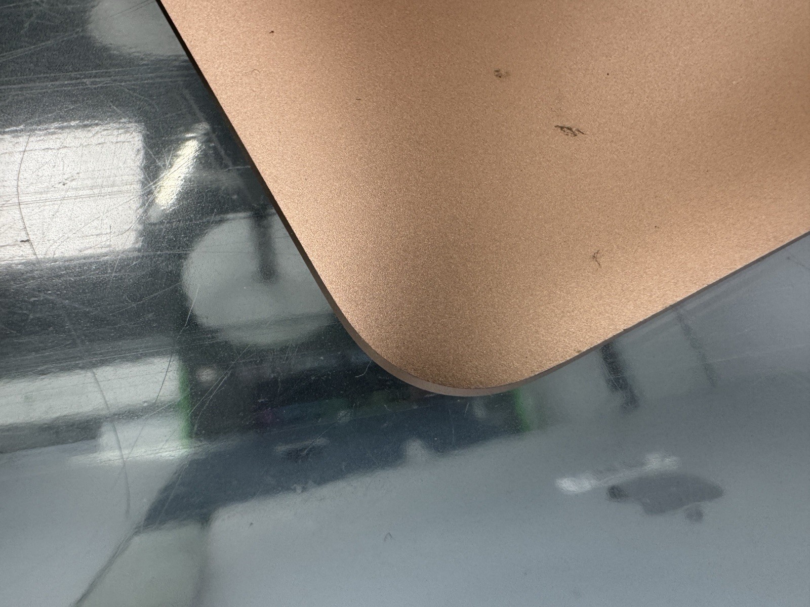 Apple A2337 LCD Screen Display MacBook Air 2020 Replacement – Gold Used Oem