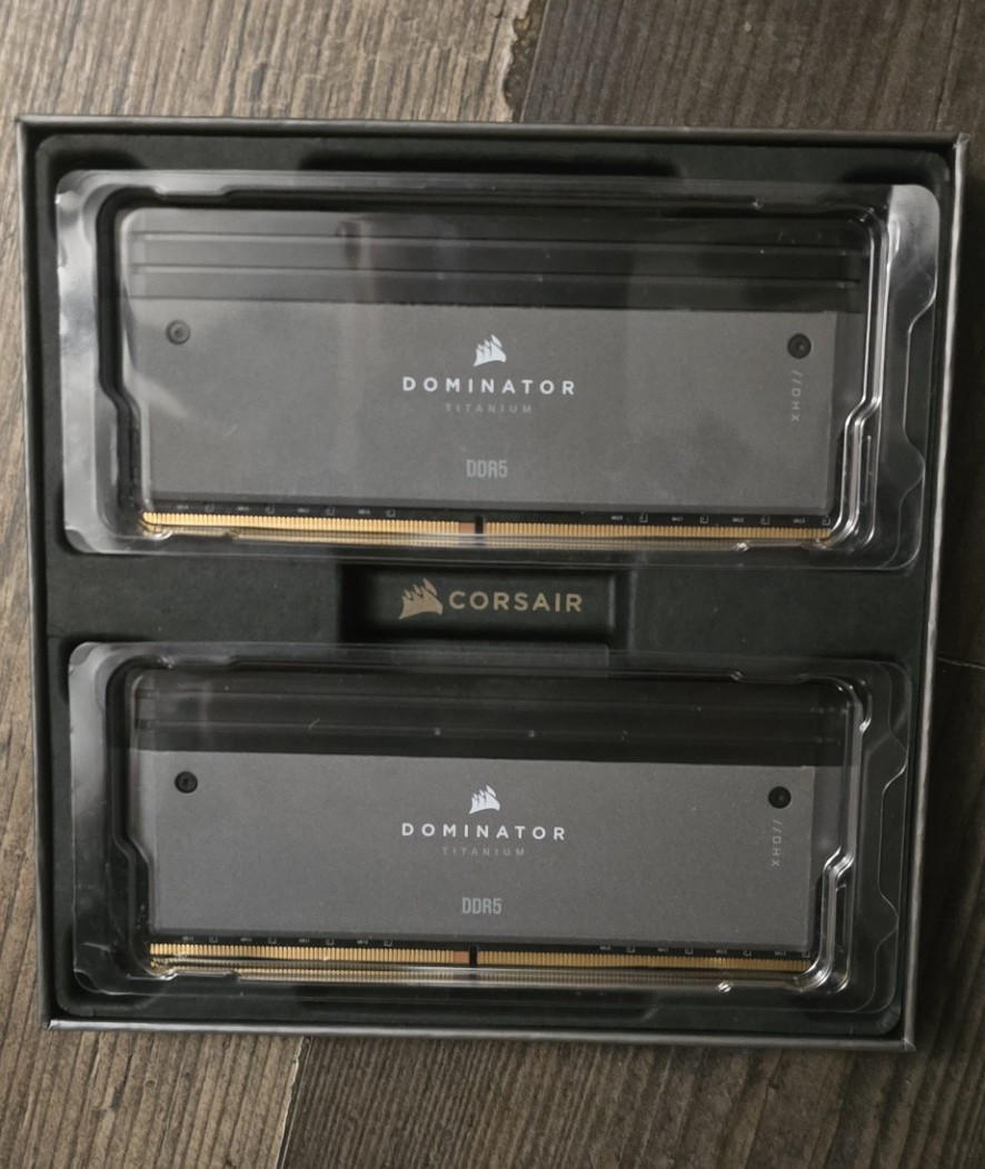 Corsair Dominator Titanium DDR5 64GB (2x32GB) 6000MT/s RGB AMD/EXPO CL30