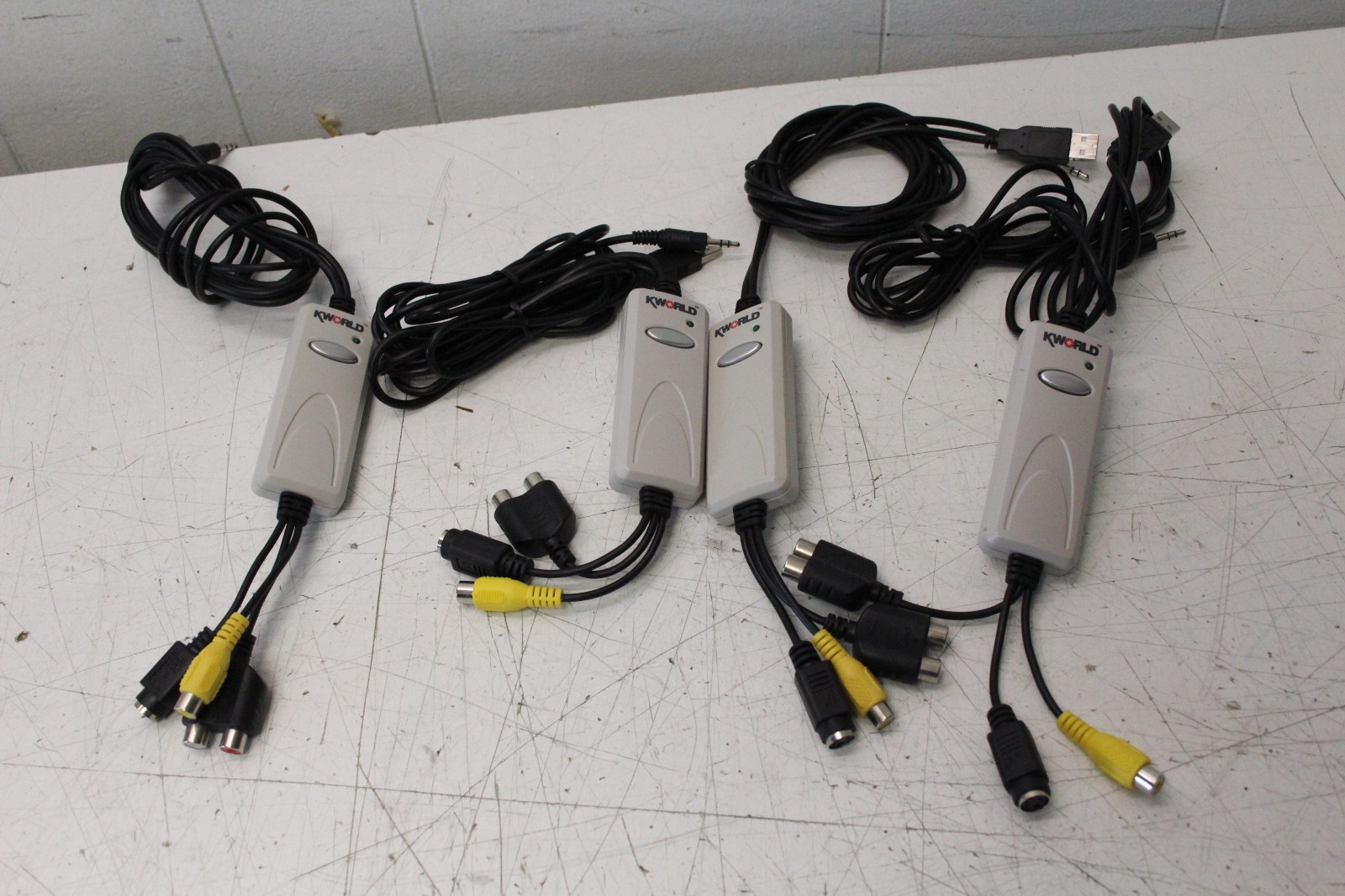 4)KWorld DVD Maker USB 2.0 VS-USB2800 Audio Video Adapter Converter S Video RCA