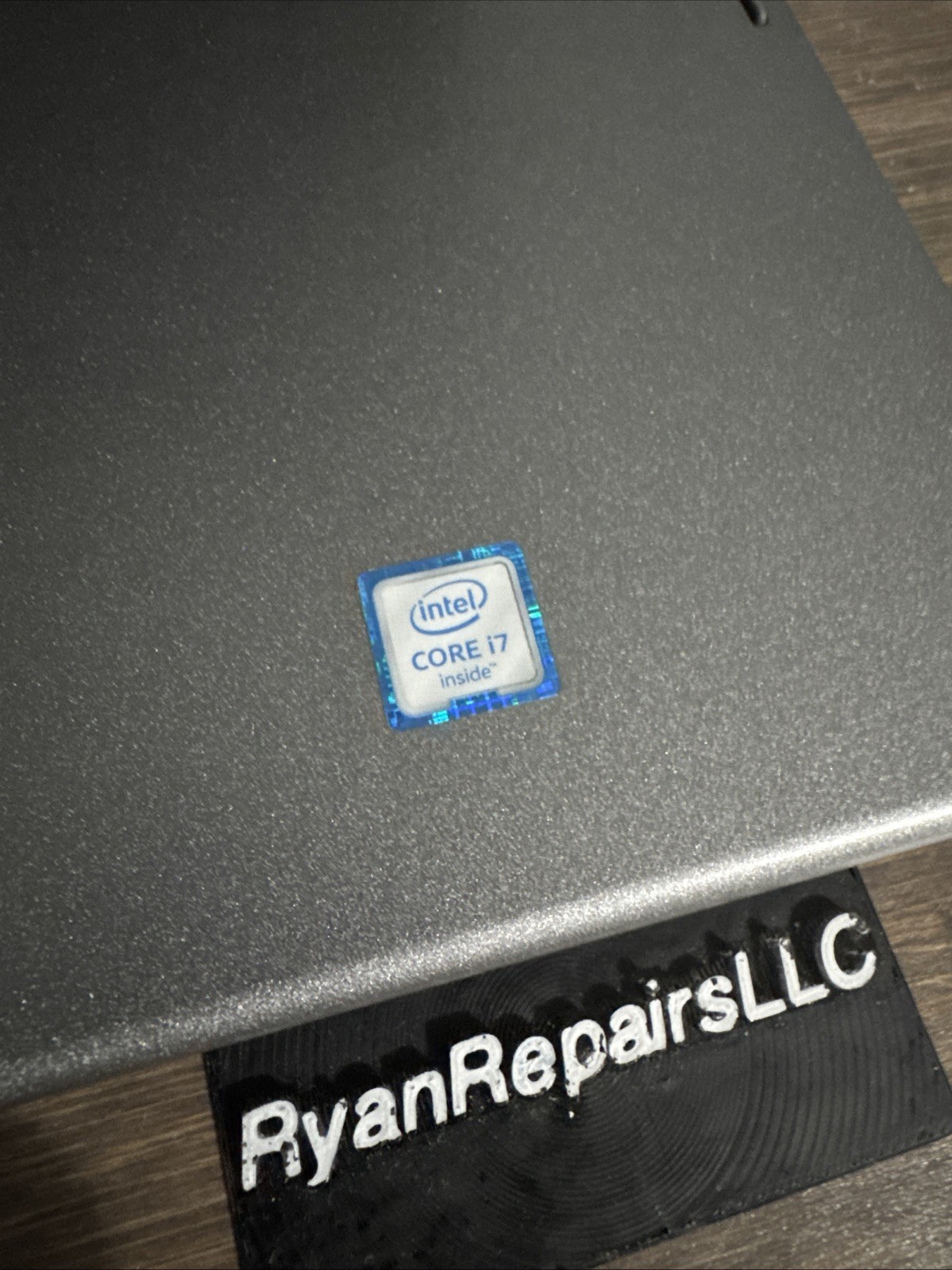 Dell Latitude Laptop Unknown model- 8gb DDR4, Intel i7. Parts or repair turns on