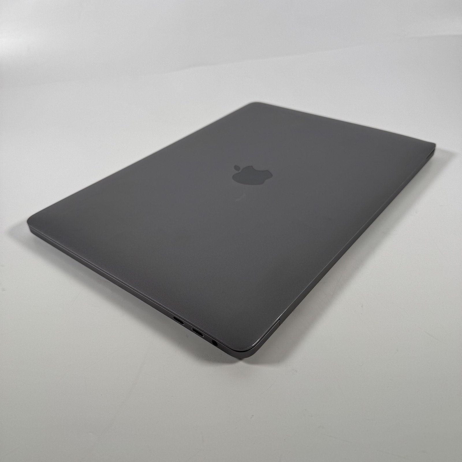 Apple 2018 13″ MacBook Pro 2.3GHz i5 512GB 8GB MR9R2LL/A | D Grade