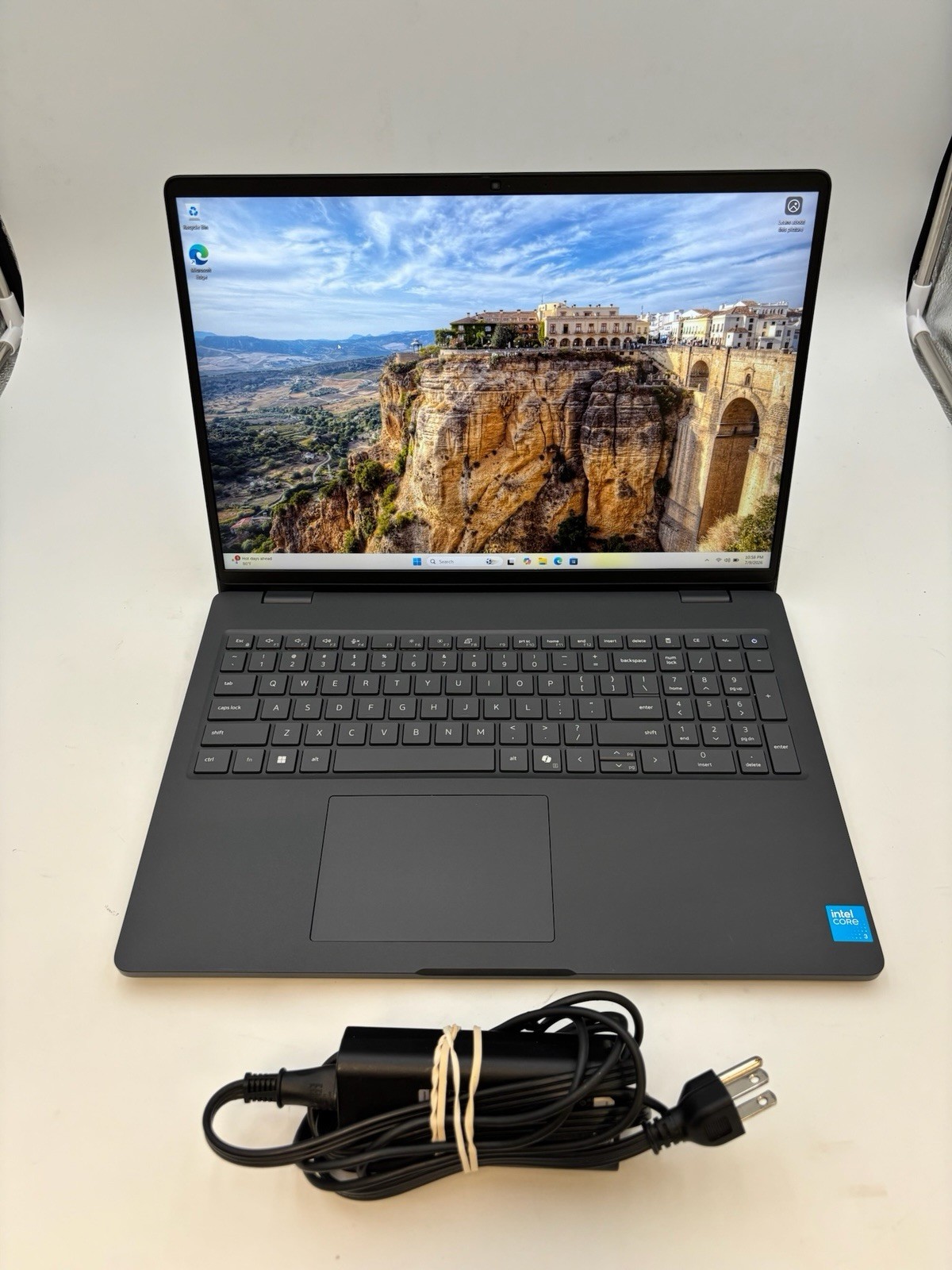 Dell Pro 16 PC16250 16″ 256 GB SSD 8 GB RAM Intel Core 3 100U Windows 11 Pro