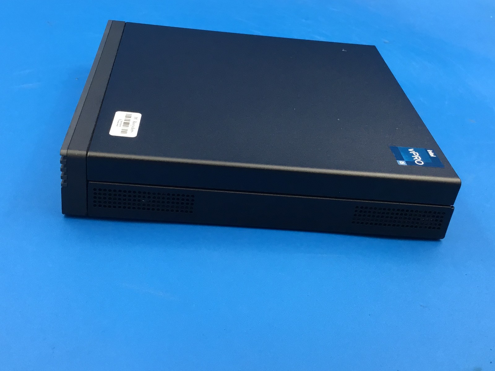 Lenovo ThinkCentre M80q Tiny PC i5-12500T 8GB RAM 256SSD WiFi FHD NO OS WIPED