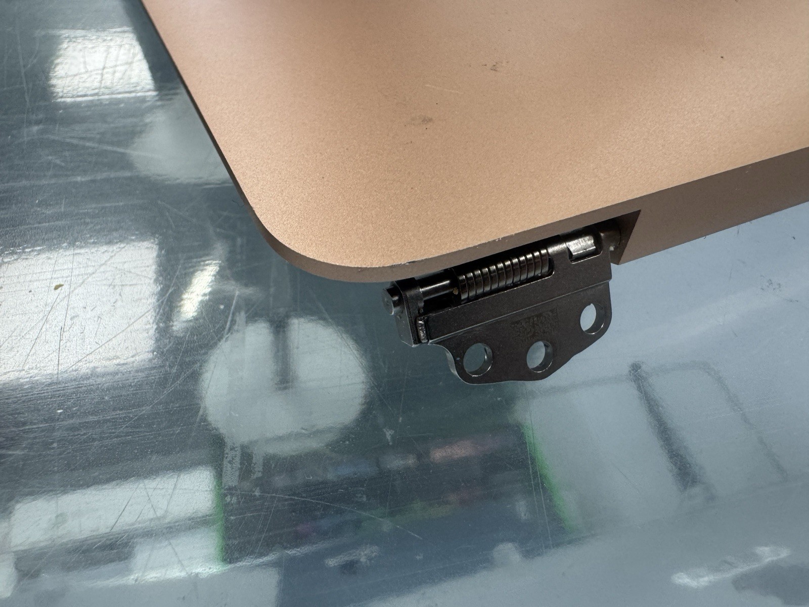 Apple A2337 LCD Screen Display MacBook Air 2020 Replacement – Gold Used Oem