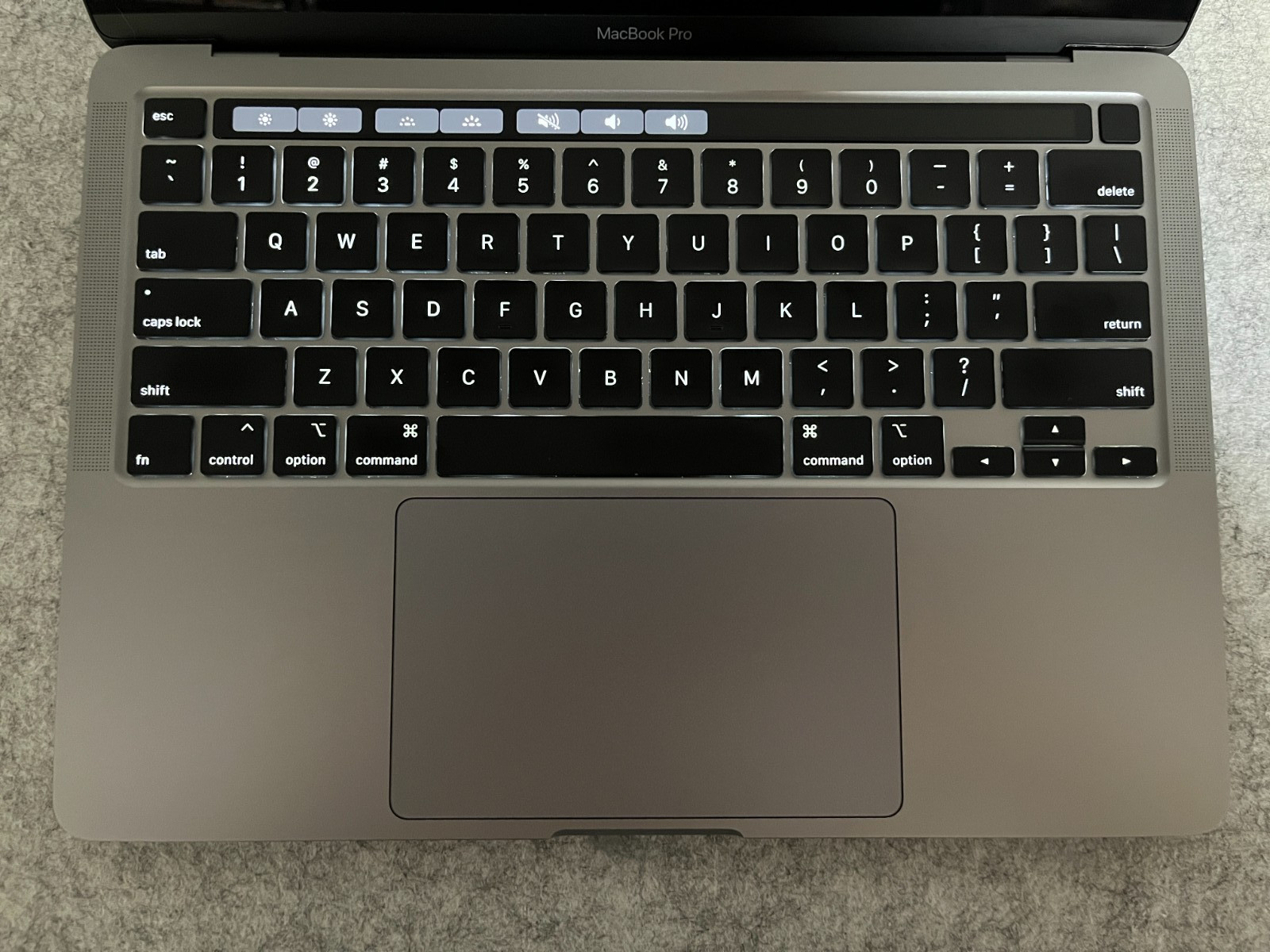 2020 MacBook Pro 13″ i5-1038NG7 @ 2.00GHz 16GB Ram 512GB SSD Tahoe Touch Bar