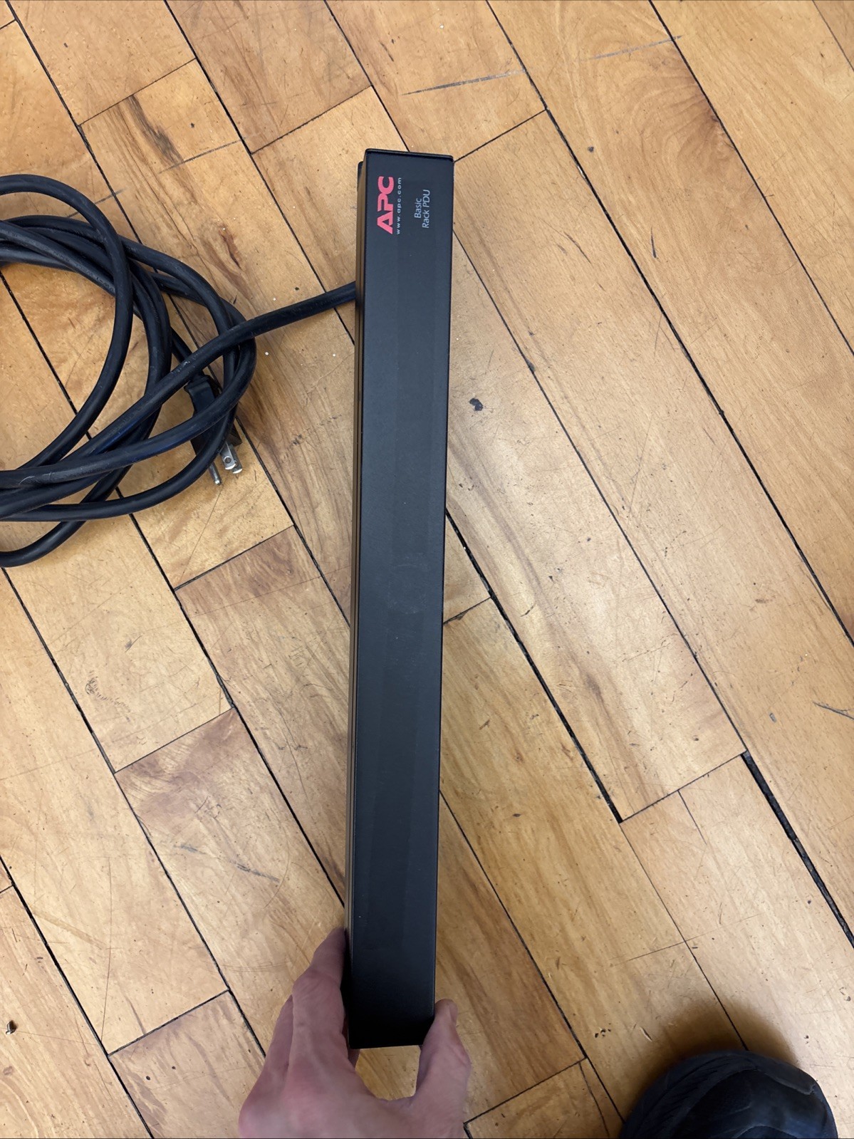 APC AP9562 100-120V 15A 10 Outlet 1U Basic Rackmount PDU Power Distribution Unit