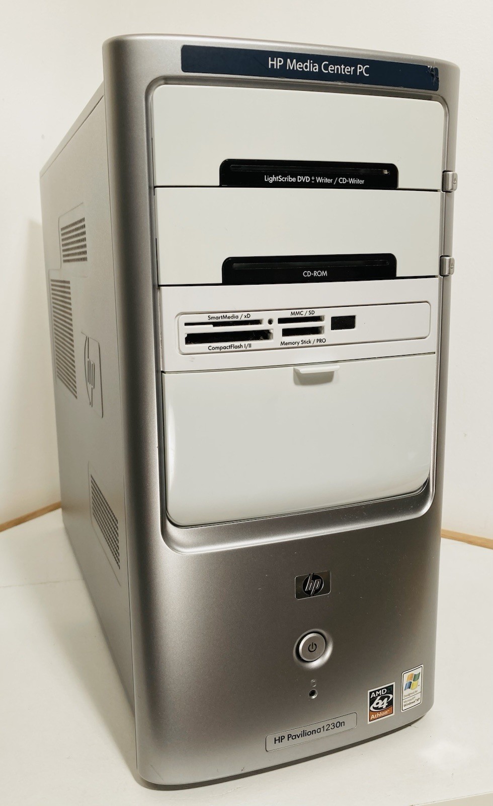 HP Pavilion a1230n Tower Computer/Vintage Windows XP Media Center, Firewire